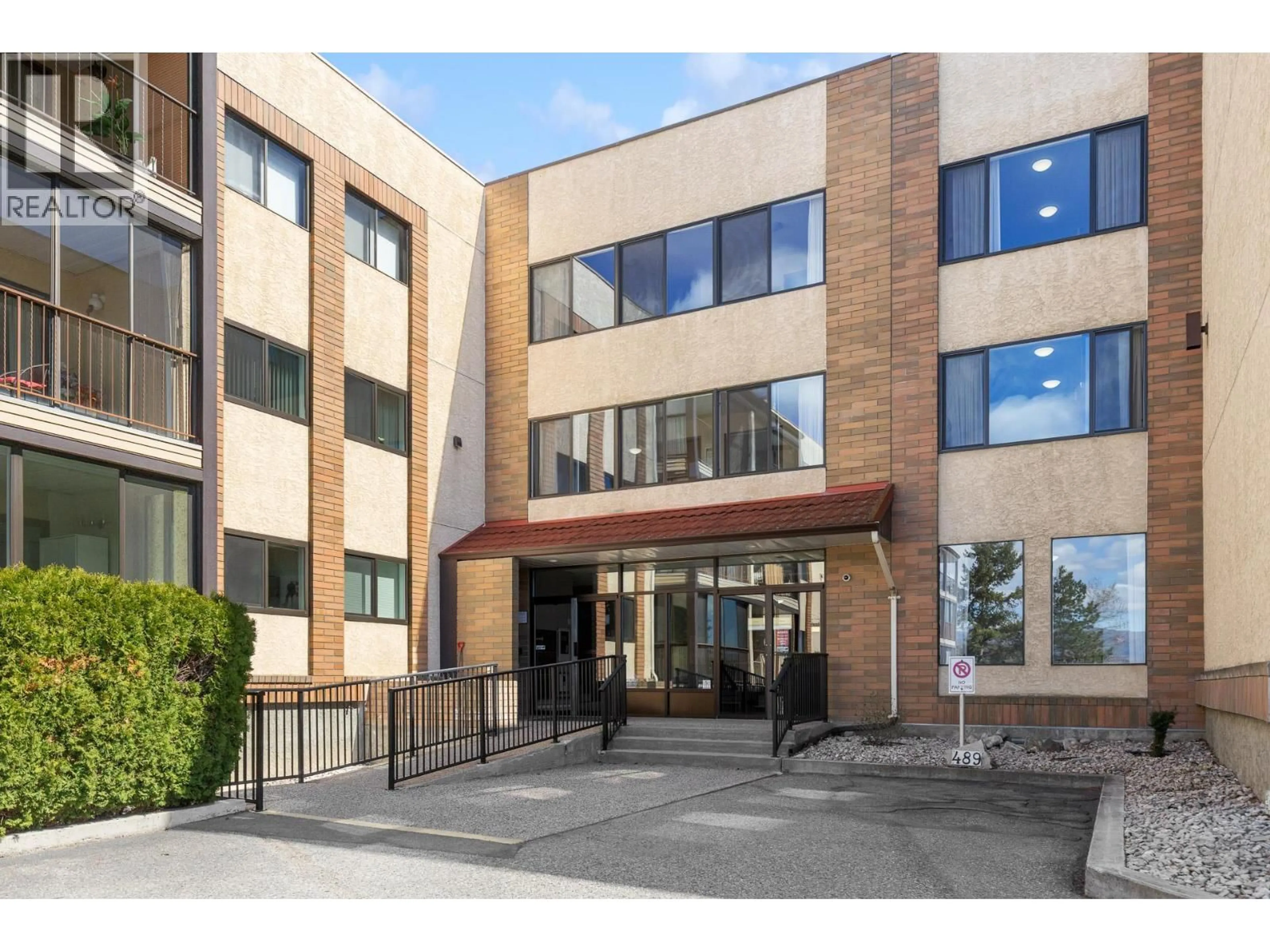 Indoor foyer for 309 - 489 HIGHWAY 33 OTHER WEST, Kelowna British Columbia V1X1Y2