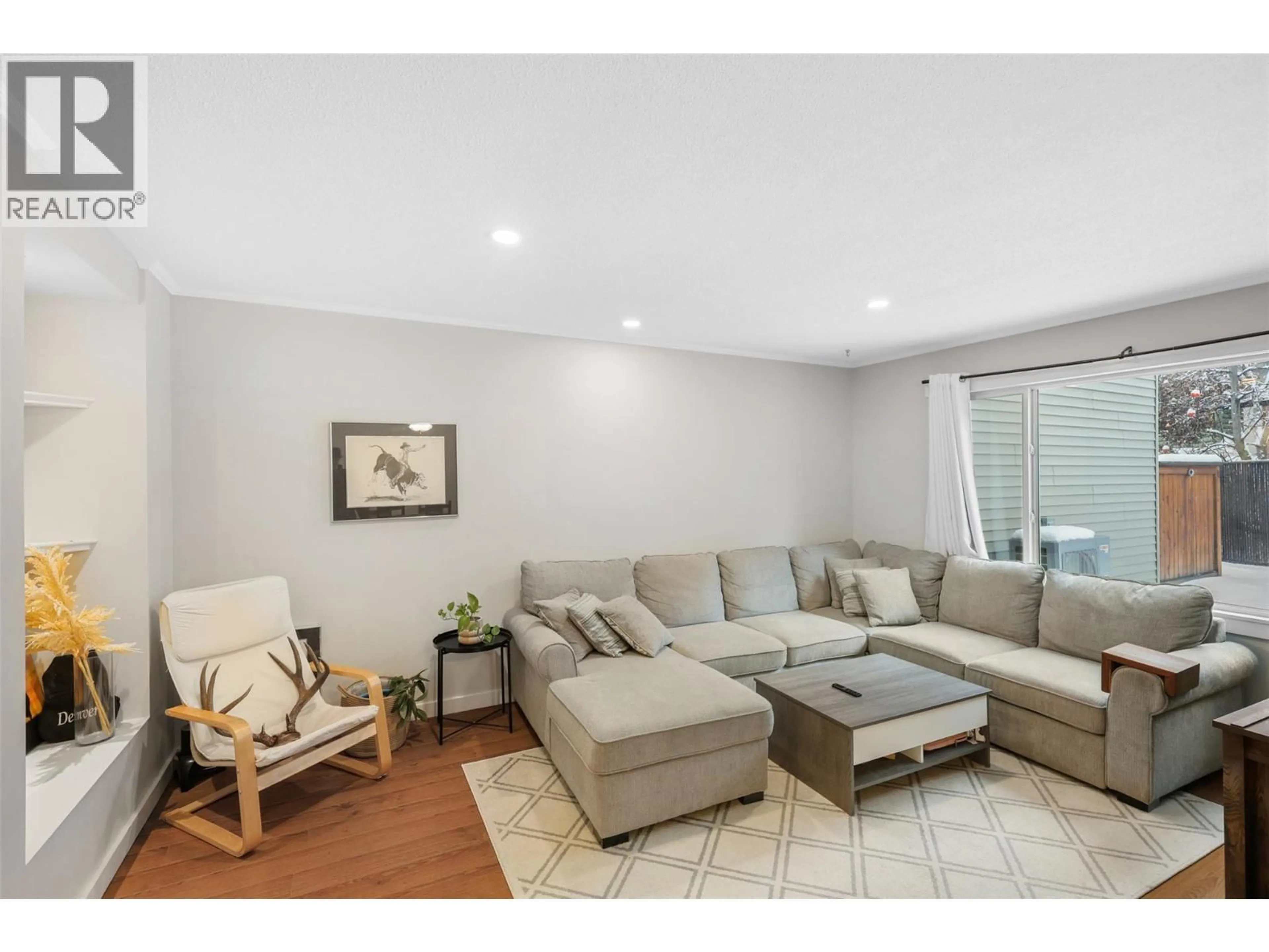 Living room with furniture, wood/laminate floor for 47 - 1570 FRESHFIELD ROAD, Kamloops British Columbia V2E1R6