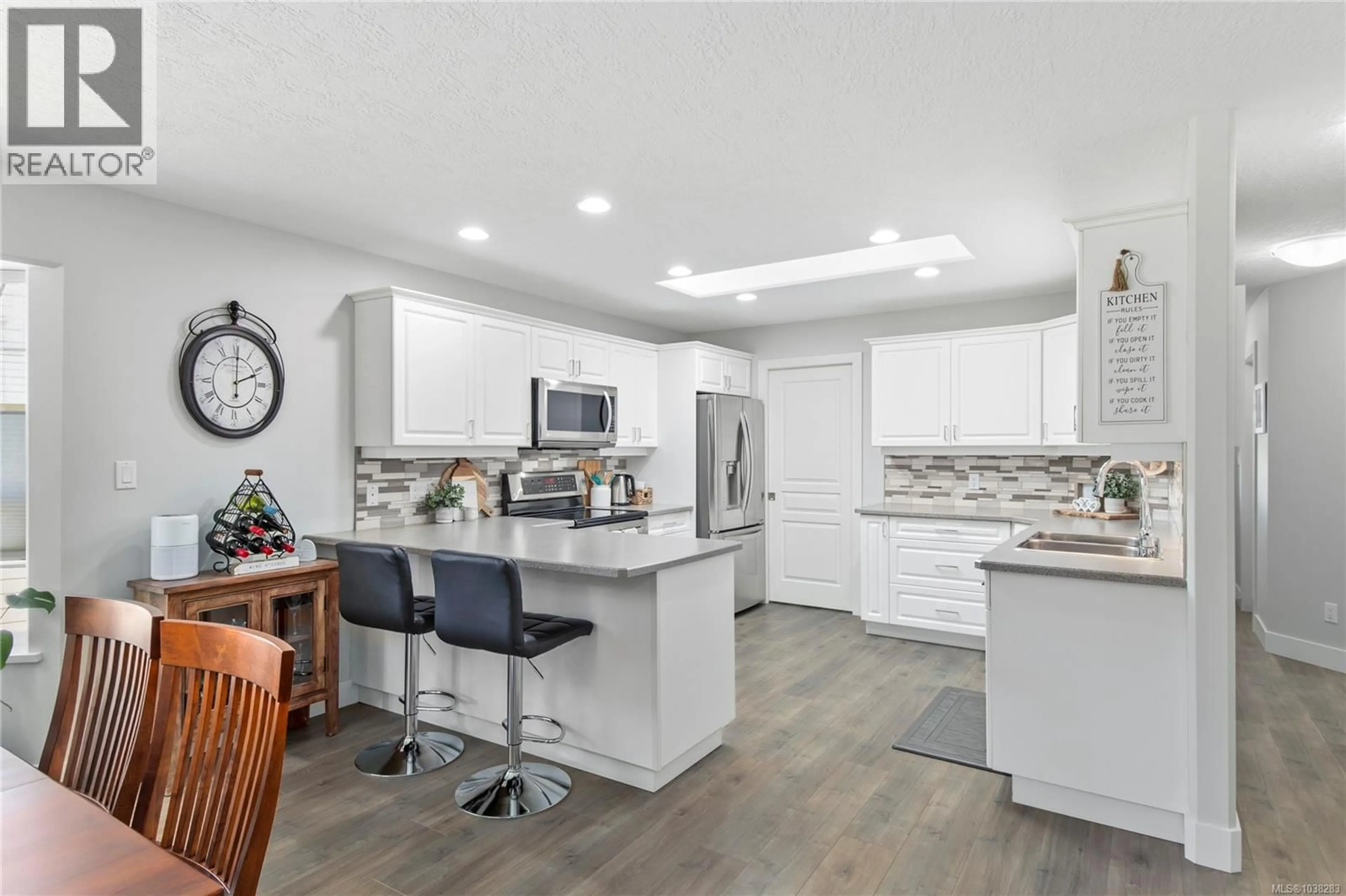 Open concept kitchen, unknown for 824 MARGUERITE ROAD, Campbell River British Columbia V9W3K5