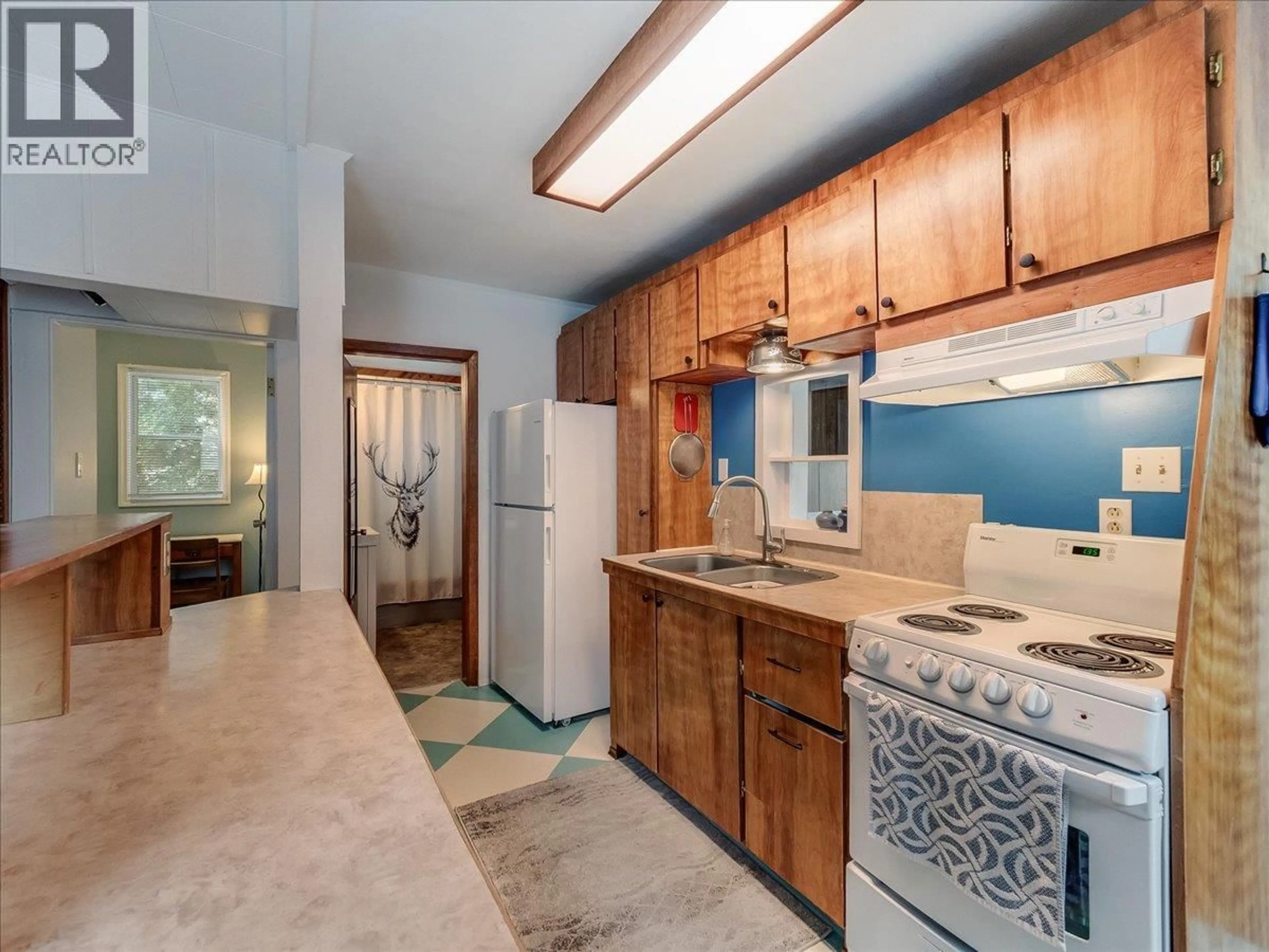 Standard kitchen, unknown for 1522 THIRD AVENUE, Trail British Columbia V1R1P7