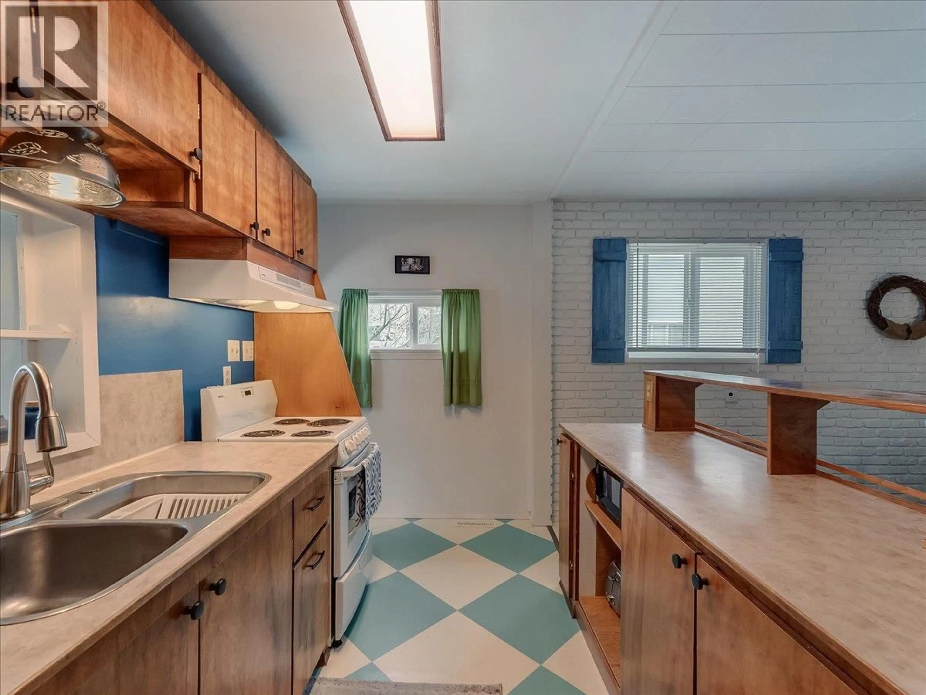Standard kitchen, unknown for 1522 THIRD AVENUE, Trail British Columbia V1R1P7