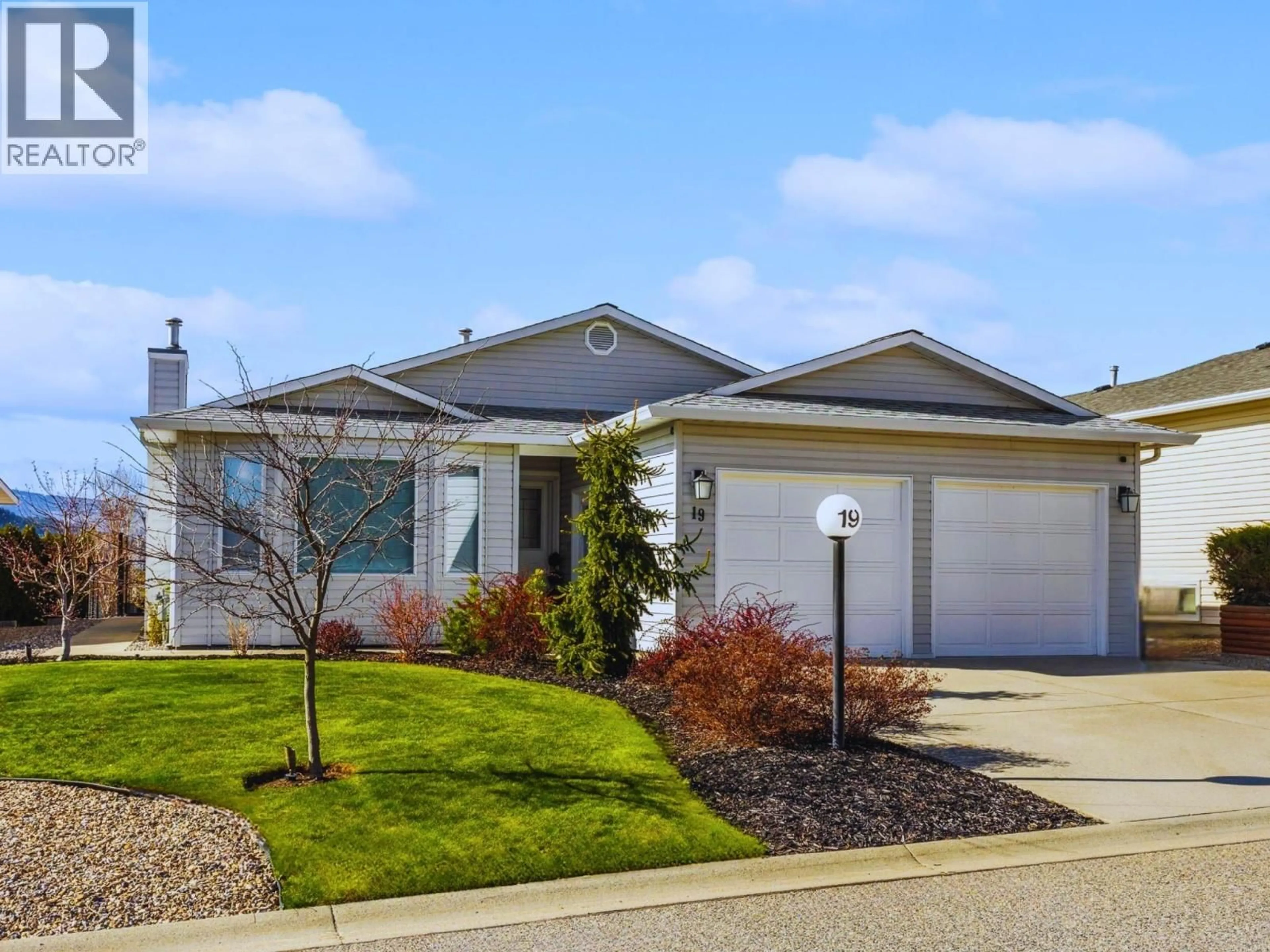 Home with vinyl exterior material, street for 19 - 6400 SPENCER ROAD, Kelowna British Columbia V1X7T6