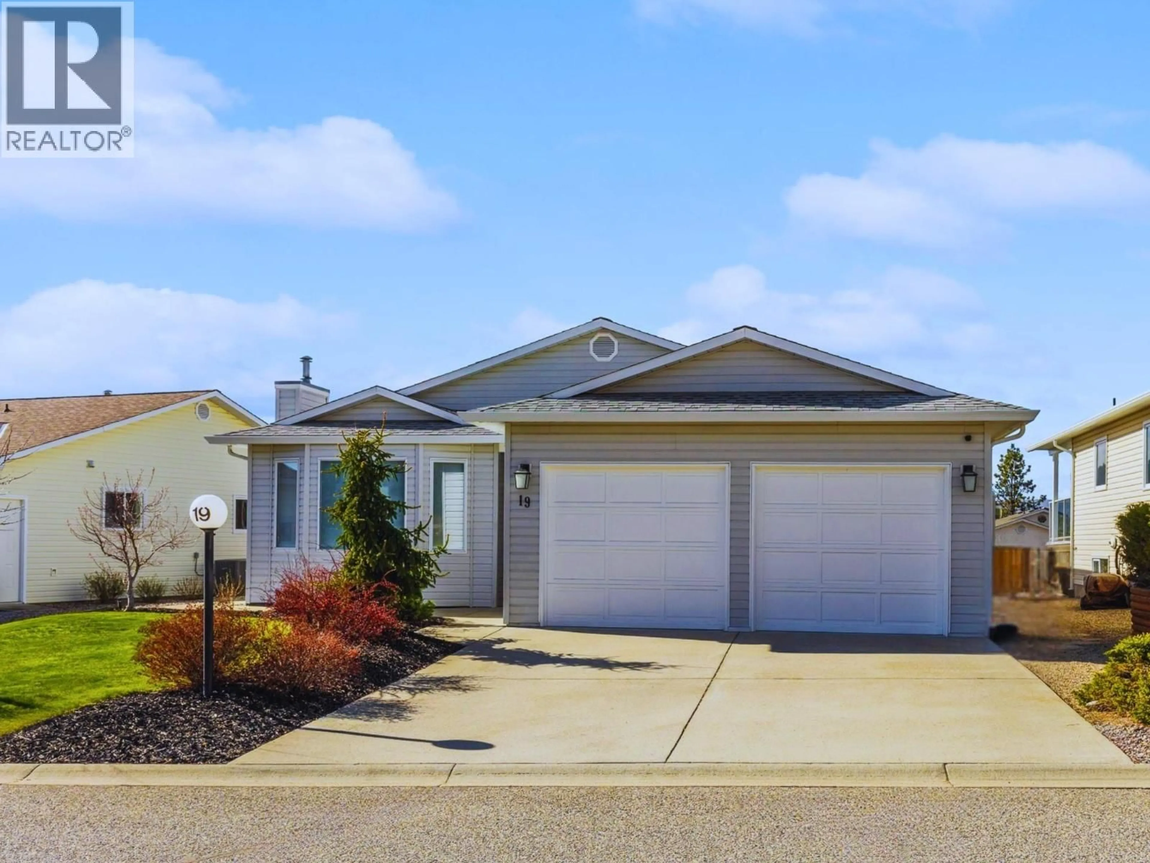 Home with vinyl exterior material, street for 19 - 6400 SPENCER ROAD, Kelowna British Columbia V1X7T6