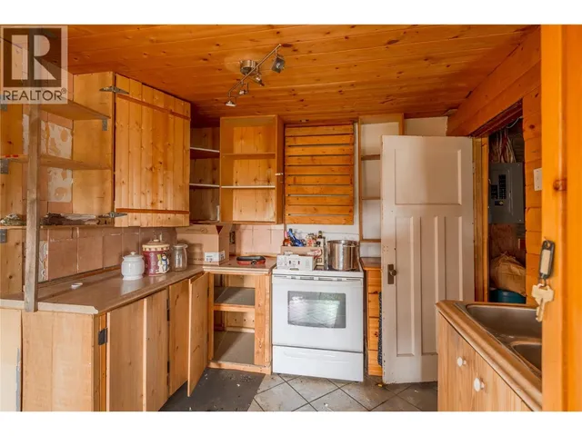 1400 CHASM ROAD, 70 Mile House 3