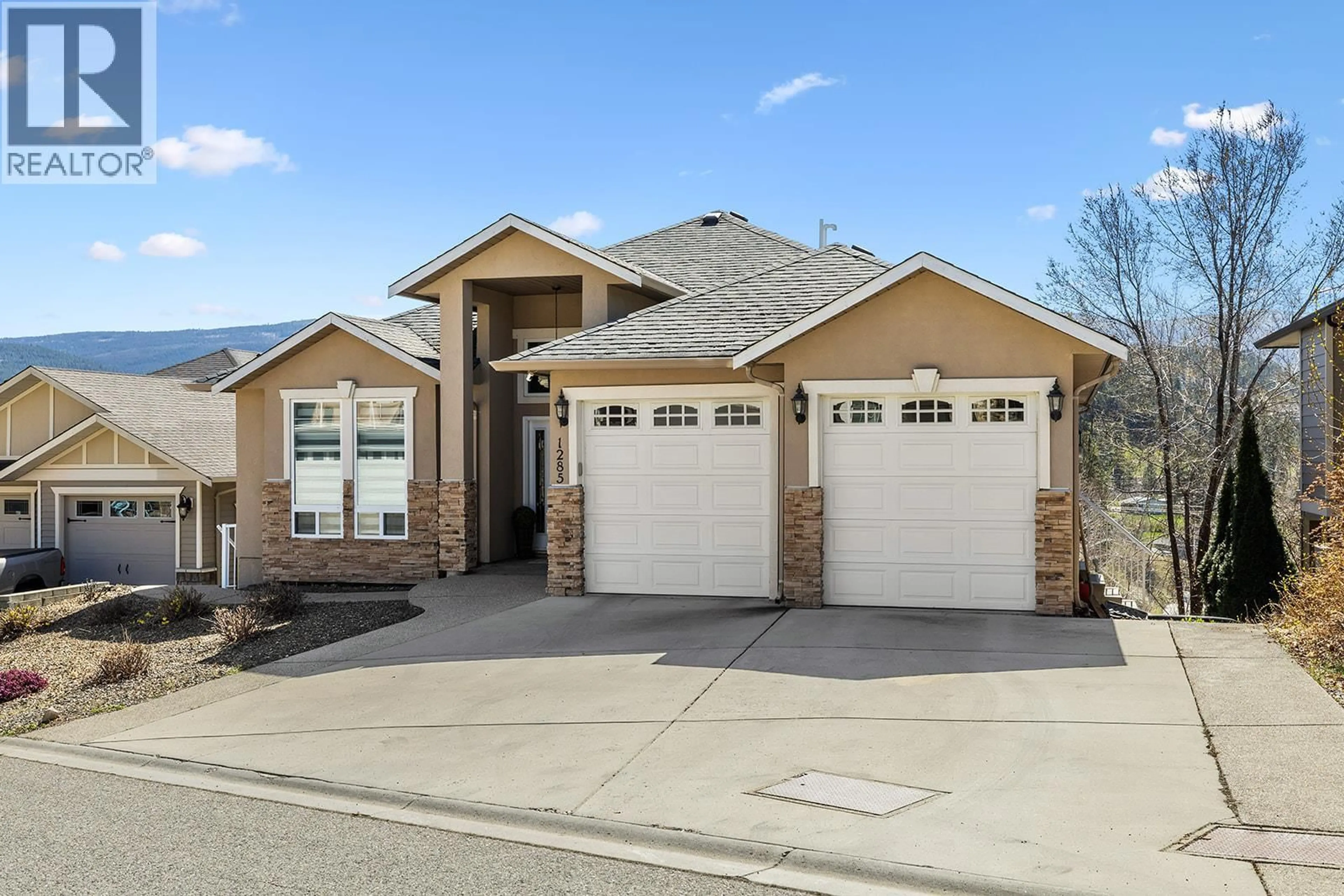 Home with vinyl exterior material, street for 1285 TANEMURA CRESCENT, Kelowna British Columbia V1P1R5