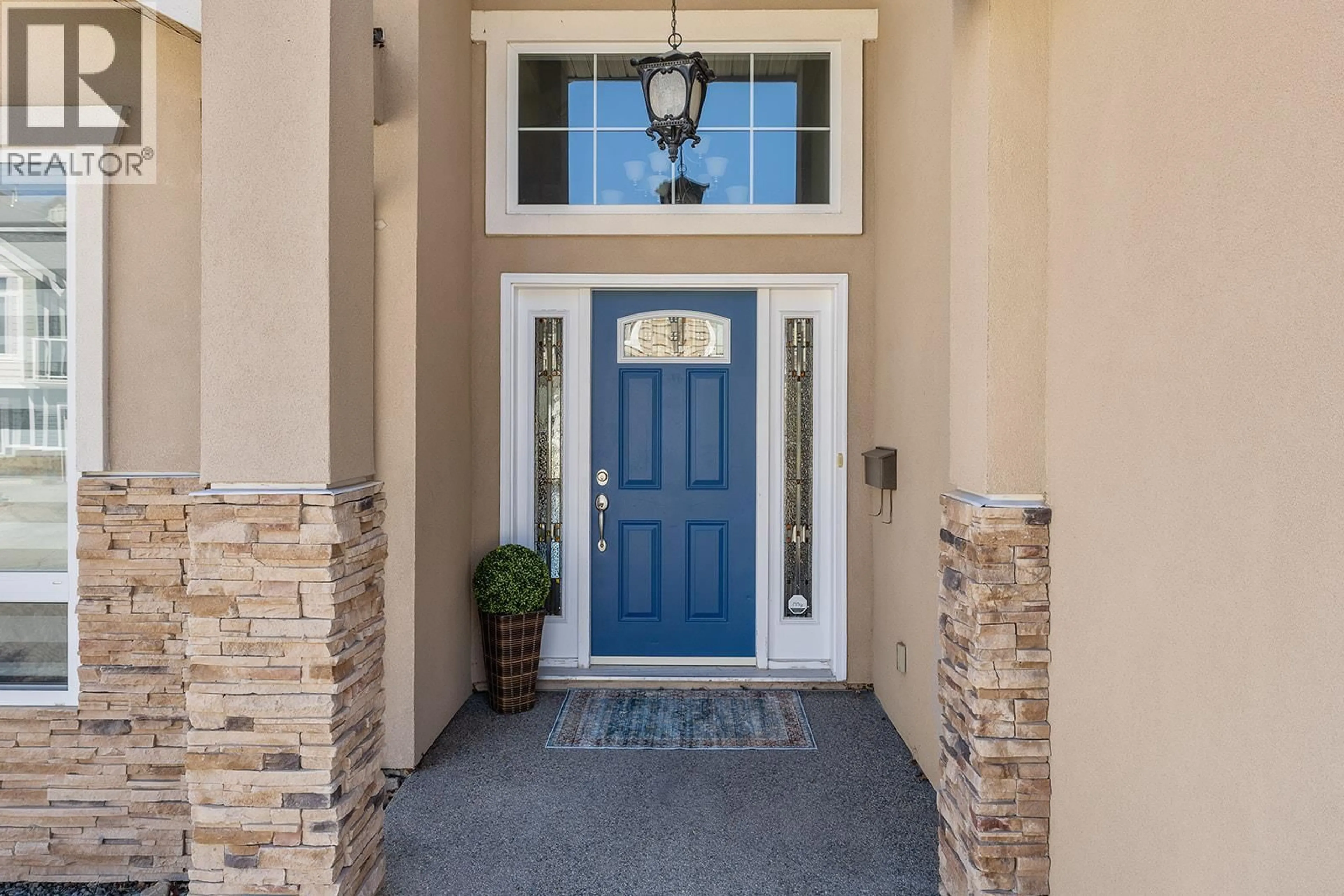 Indoor entryway for 1285 TANEMURA CRESCENT, Kelowna British Columbia V1P1R5