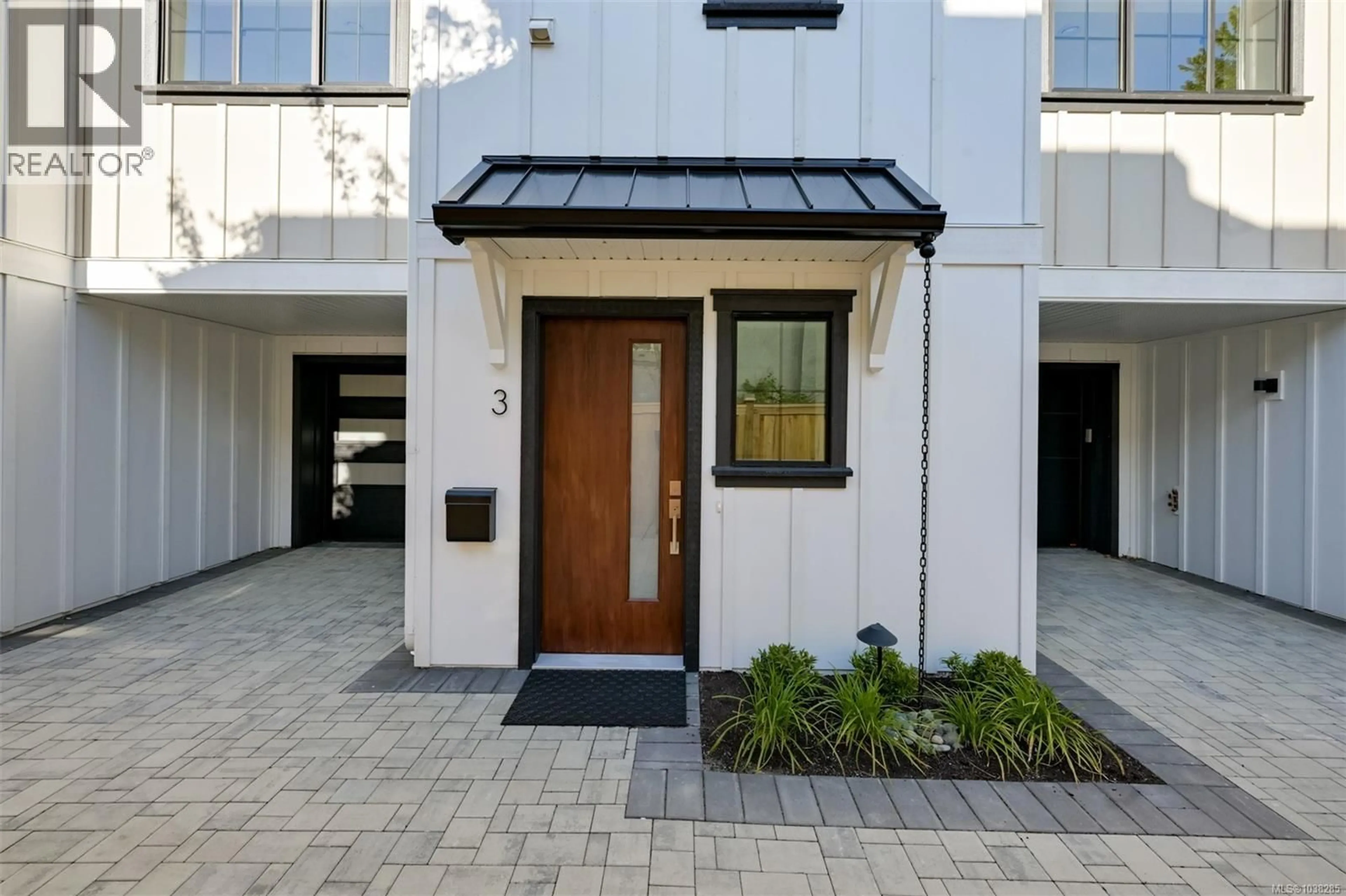 Indoor entryway for 3 - 2268 BOWKER AVENUE, Oak Bay British Columbia V8R2E4