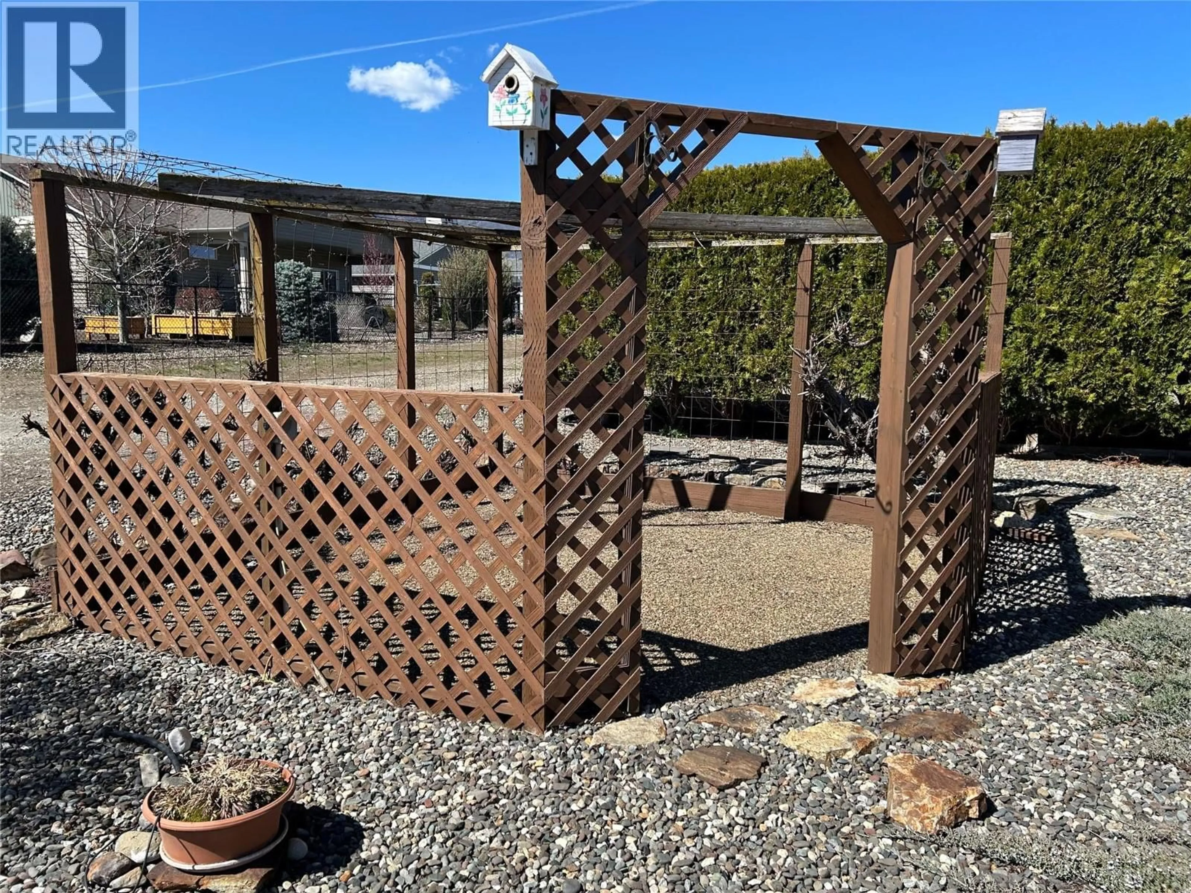 Patio, unknown for 851 8 AVENUE, Vernon British Columbia V1H1Z1