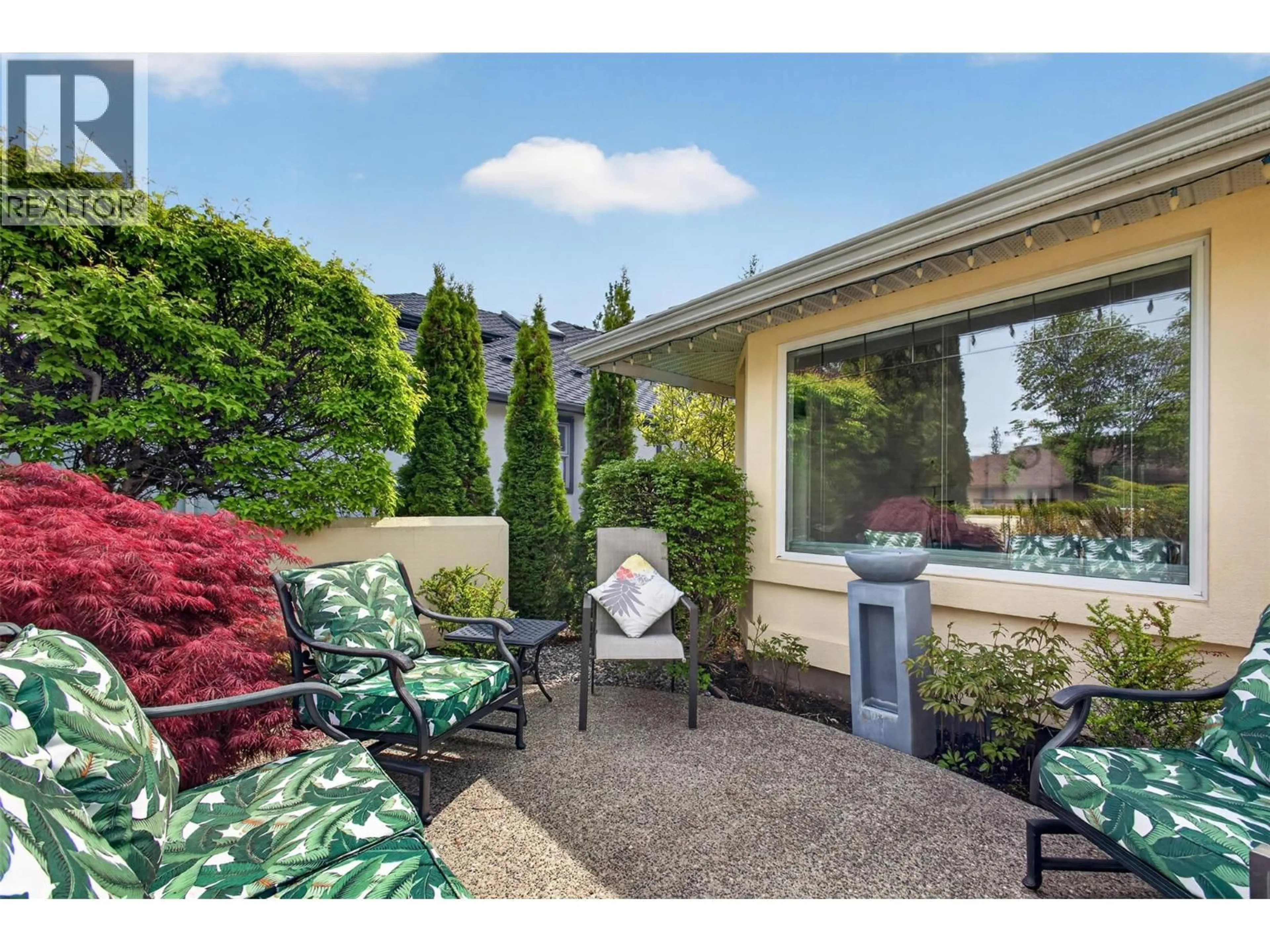 Patio, street for 3973 GALLAGHERS CIRCLE, Kelowna British Columbia V1W3Z9