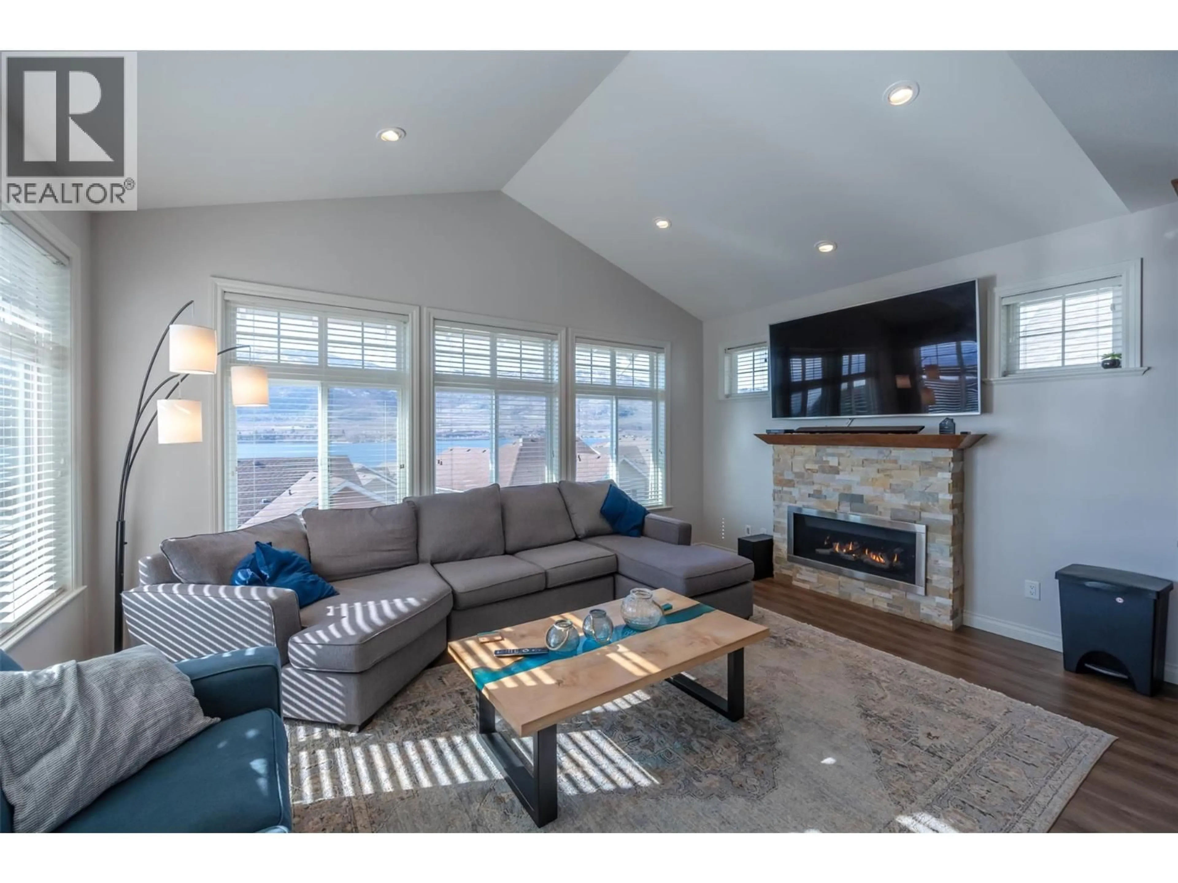 Living room with furniture, wood/laminate floor for 271 - 2450 RADIO TOWER ROAD, Oliver British Columbia V0H1T1