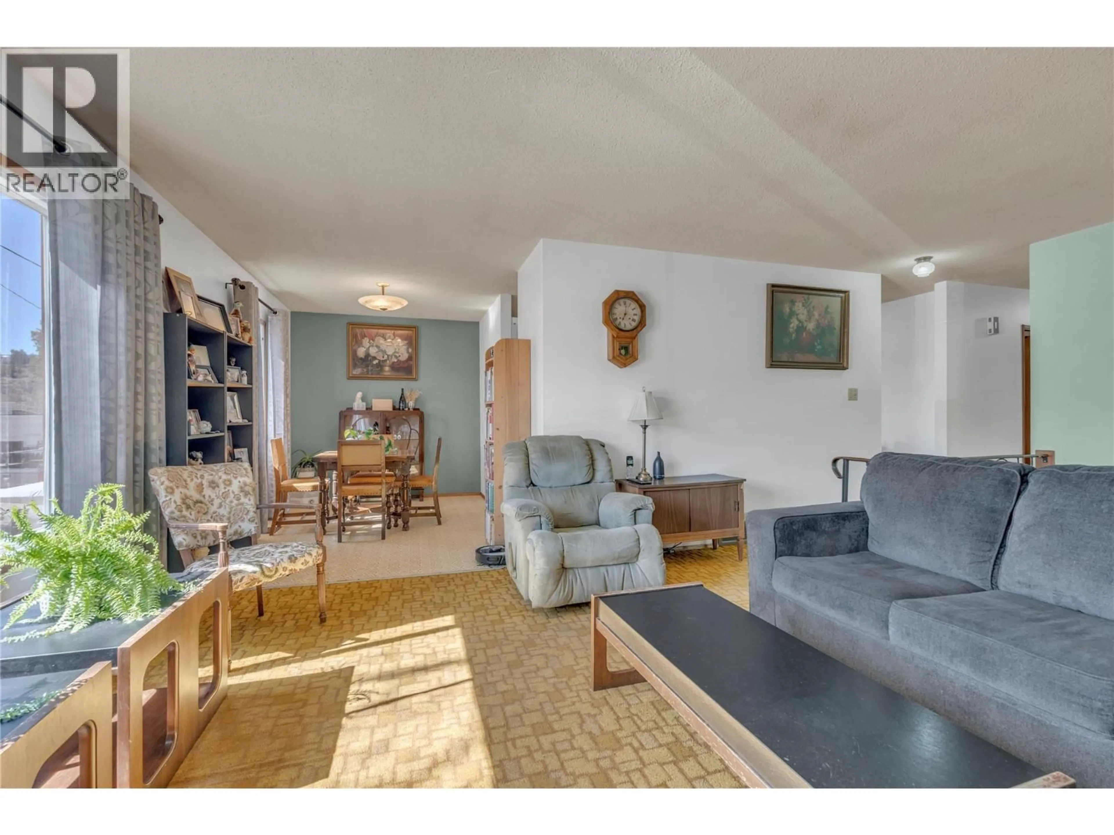 Living room with furniture, unknown for 411 AUBURN CRES OTHER, Princeton British Columbia V0X1W0