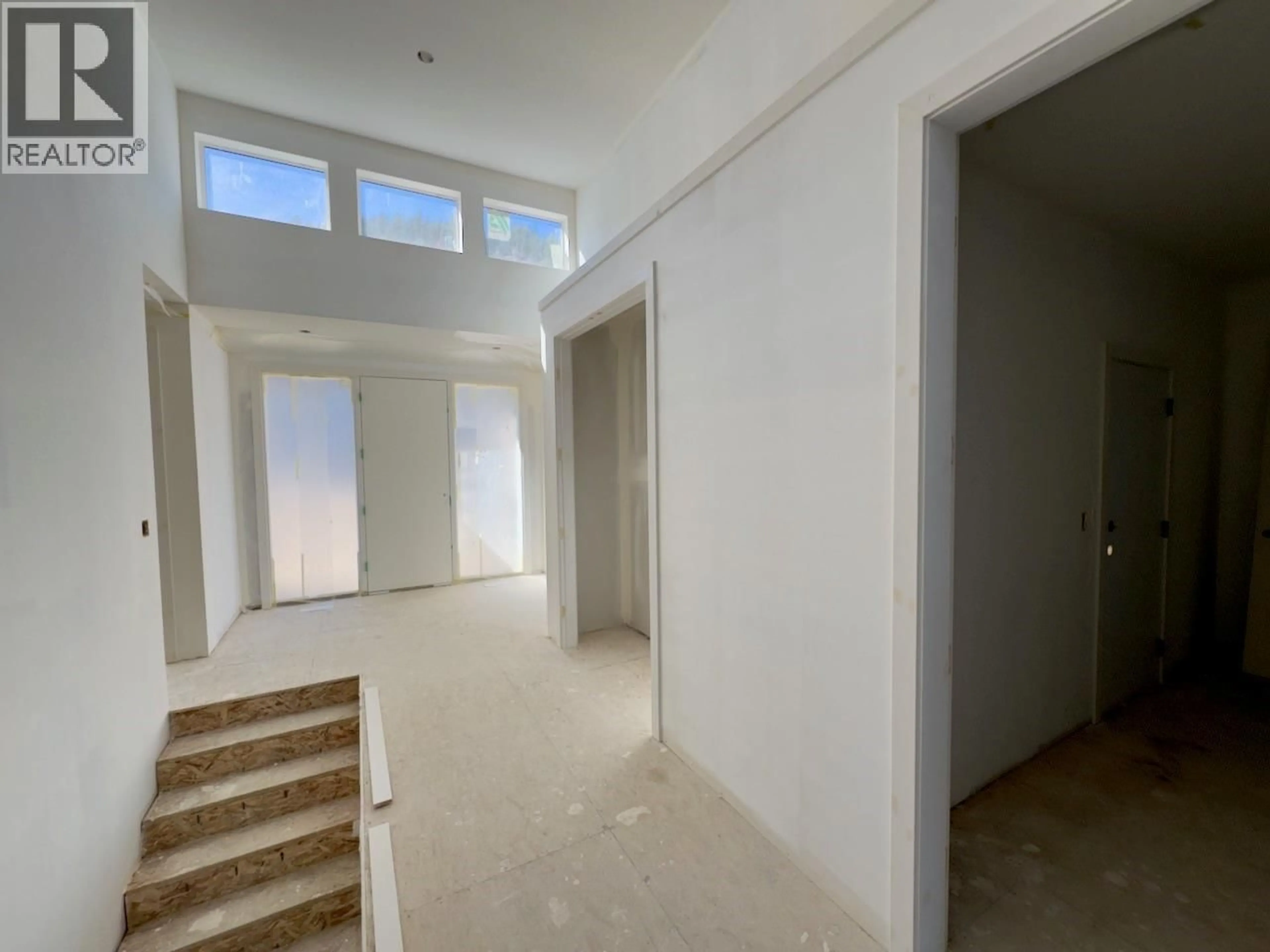 Indoor foyer for 1660 CAMAS COURT, Kamloops British Columbia V2E0E6