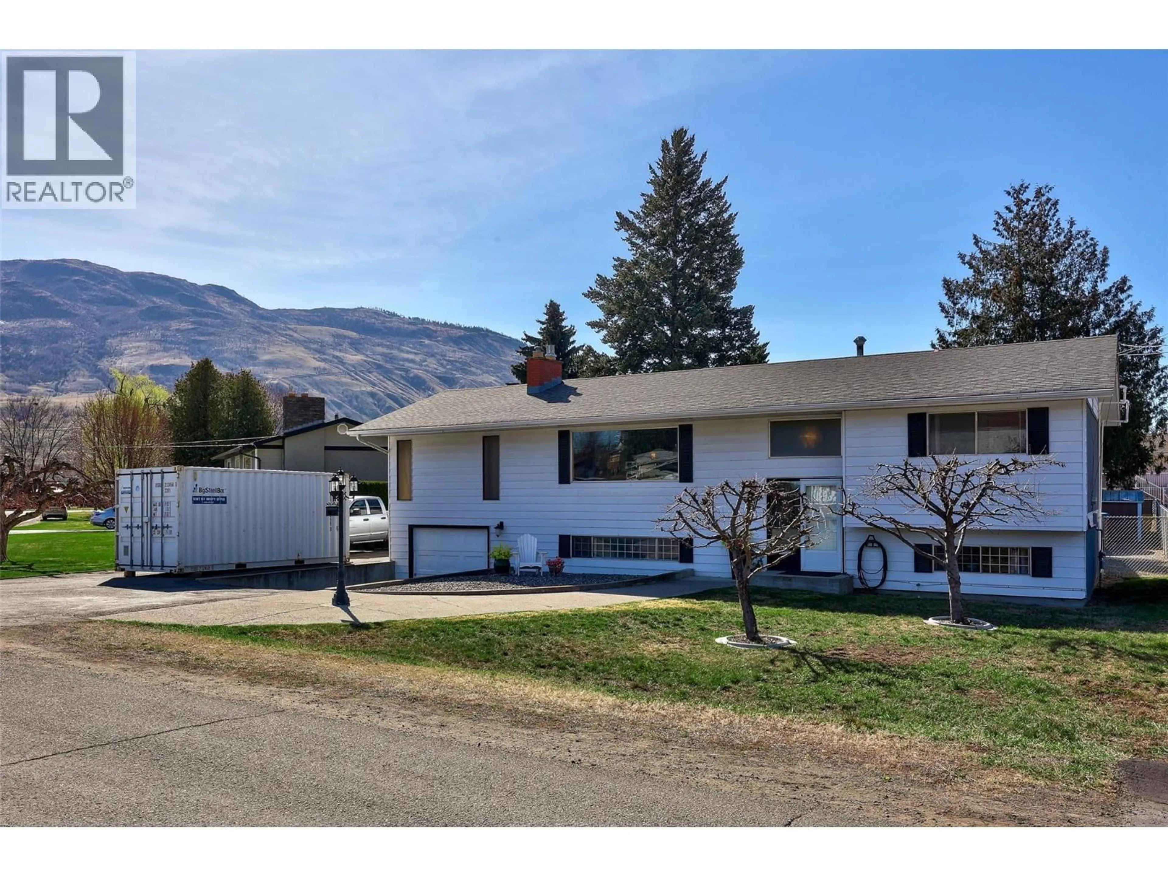 Home with vinyl exterior material, mountain view for 841 SICAMORE DRIVE, Kamloops British Columbia V2B6S1