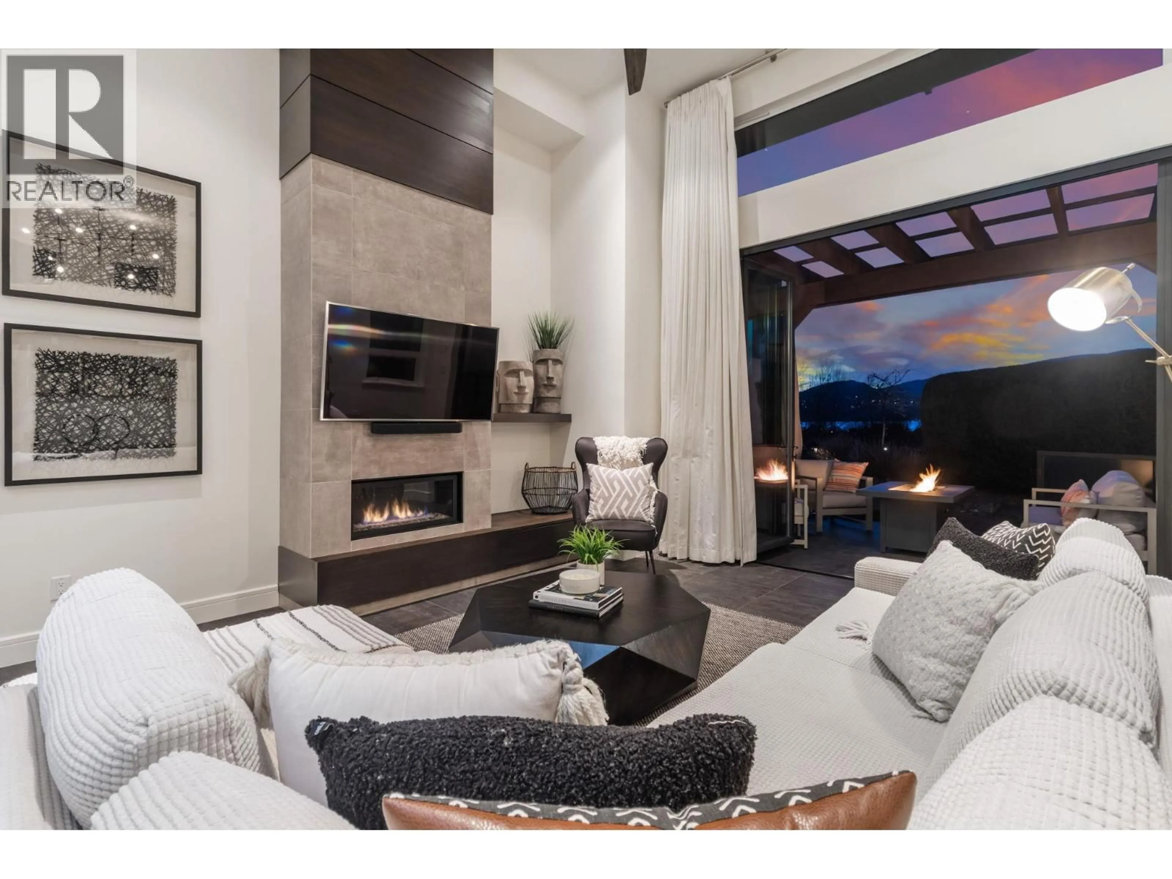 Living room with furniture, unknown for 5 - 3756 LAKESHORE ROAD, Kelowna British Columbia V1W3L4