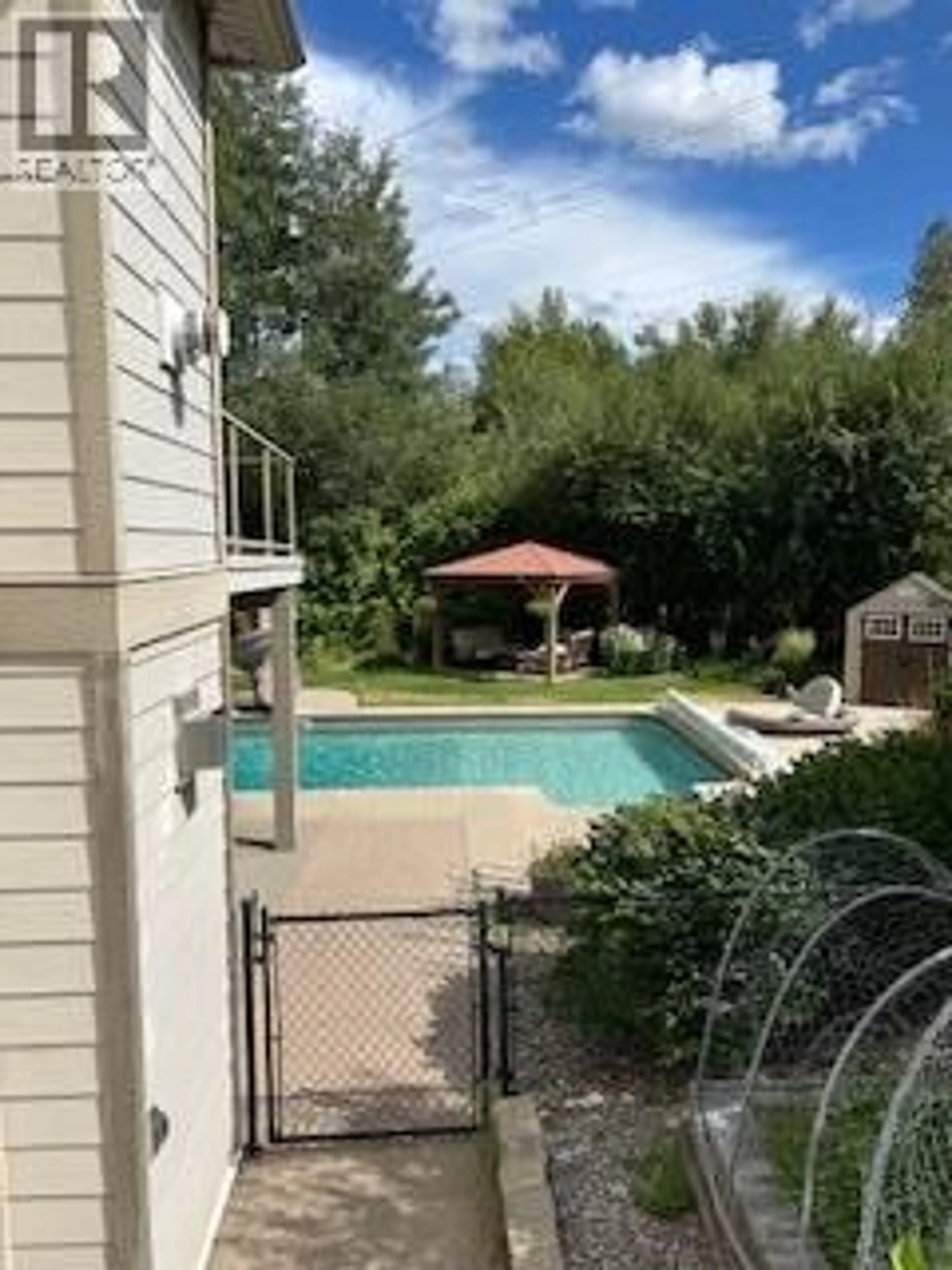 Pool for 5037 TREADGOLD COURT, Kelowna British Columbia V1W5B4