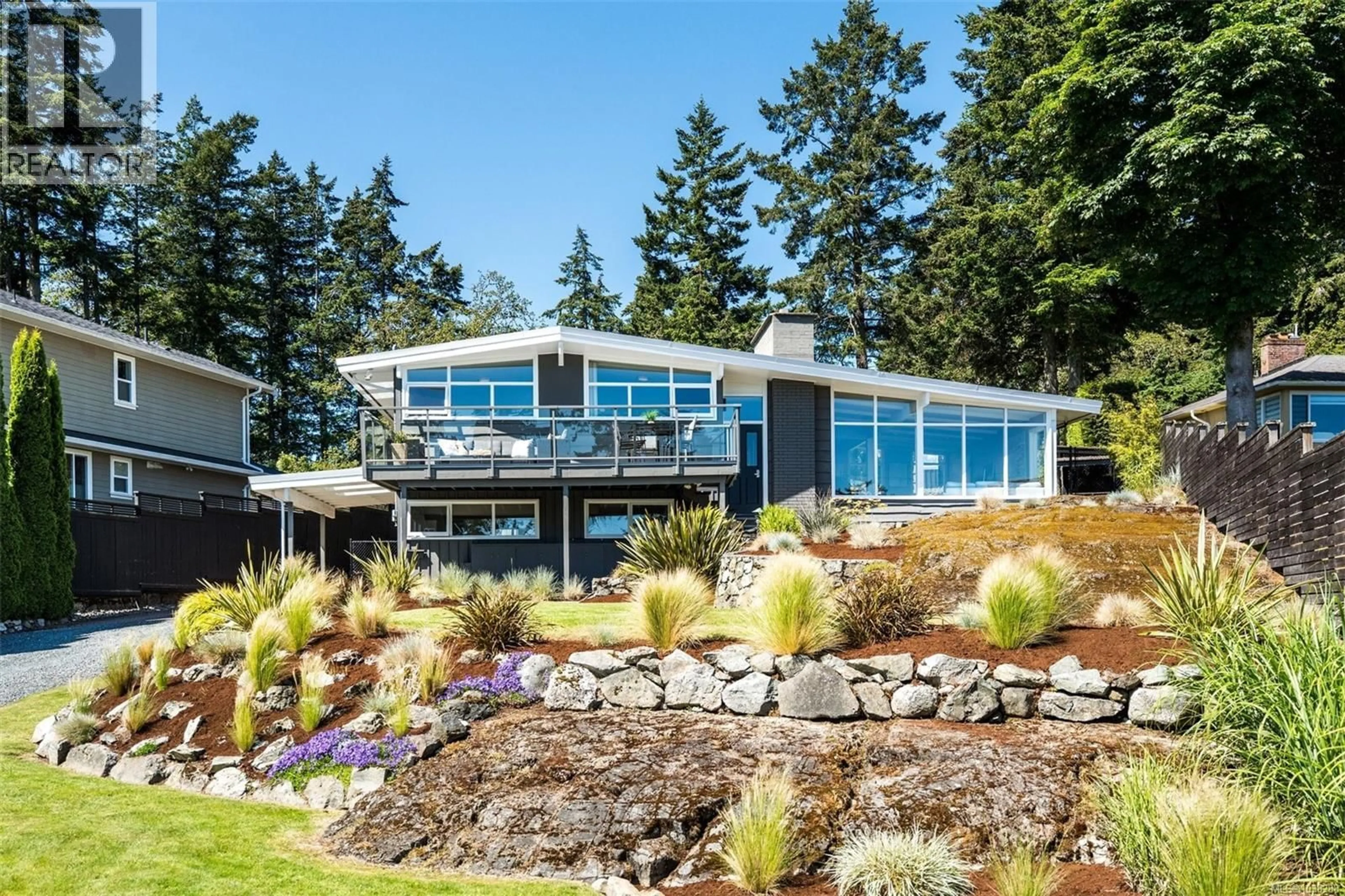 Home with vinyl exterior material, water/lake/river/ocean view for 5266 PARKER AVENUE, Saanich British Columbia V8Y2M9