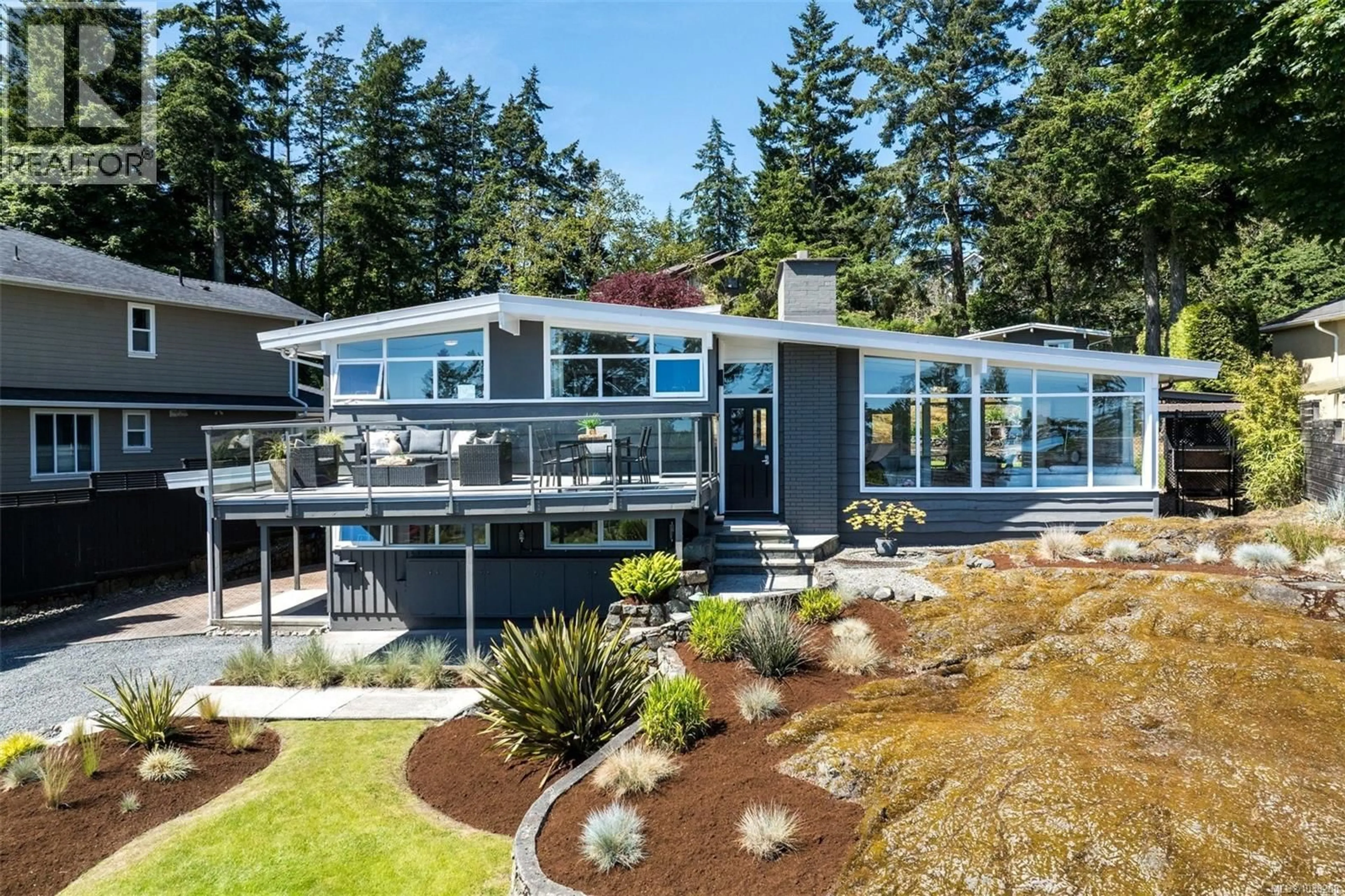 Home with vinyl exterior material, unknown for 5266 PARKER AVENUE, Saanich British Columbia V8Y2M9