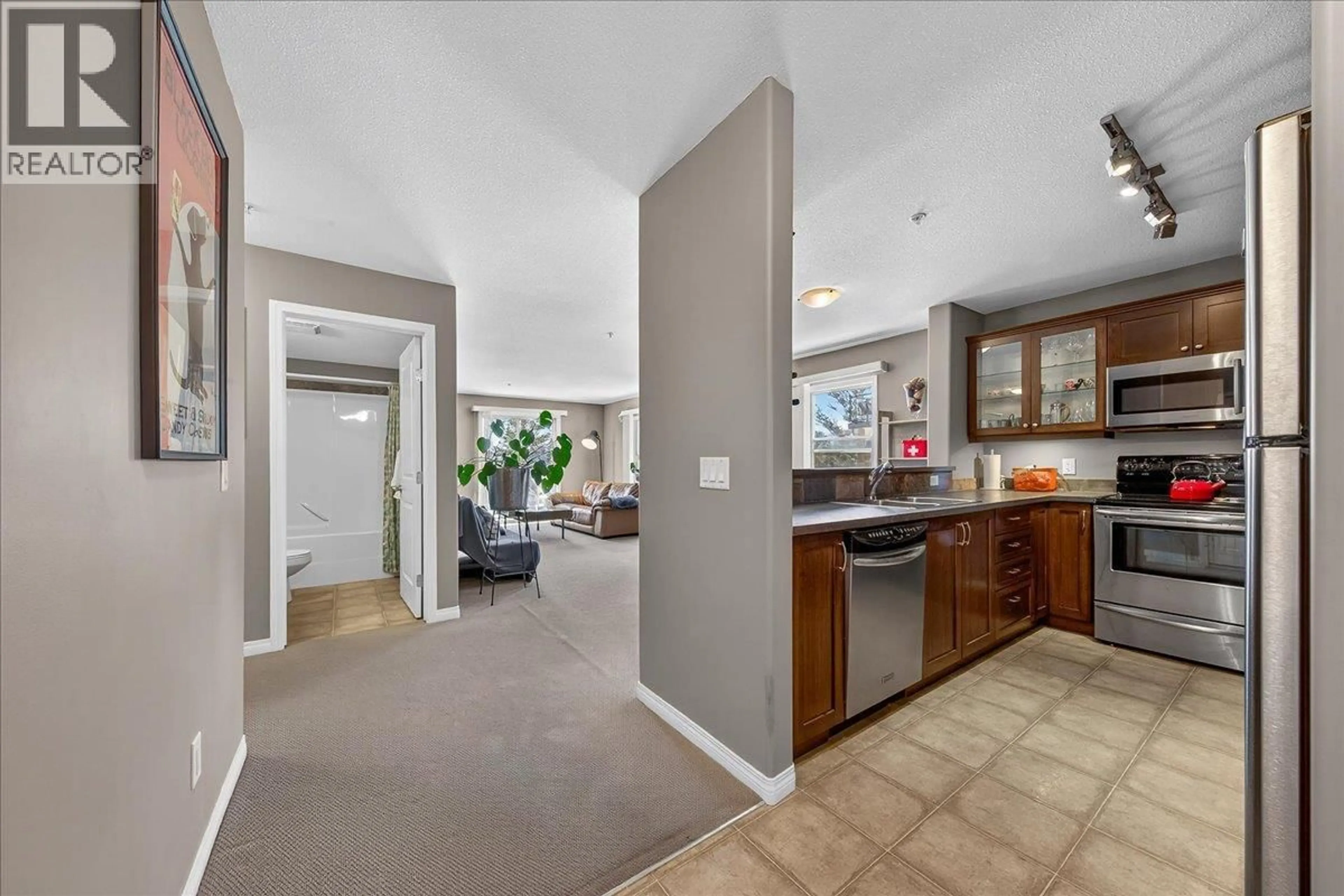 Open concept kitchen, unknown for 310 - 4884 STANLEY STREET, Radium Hot Springs British Columbia V0A1M0