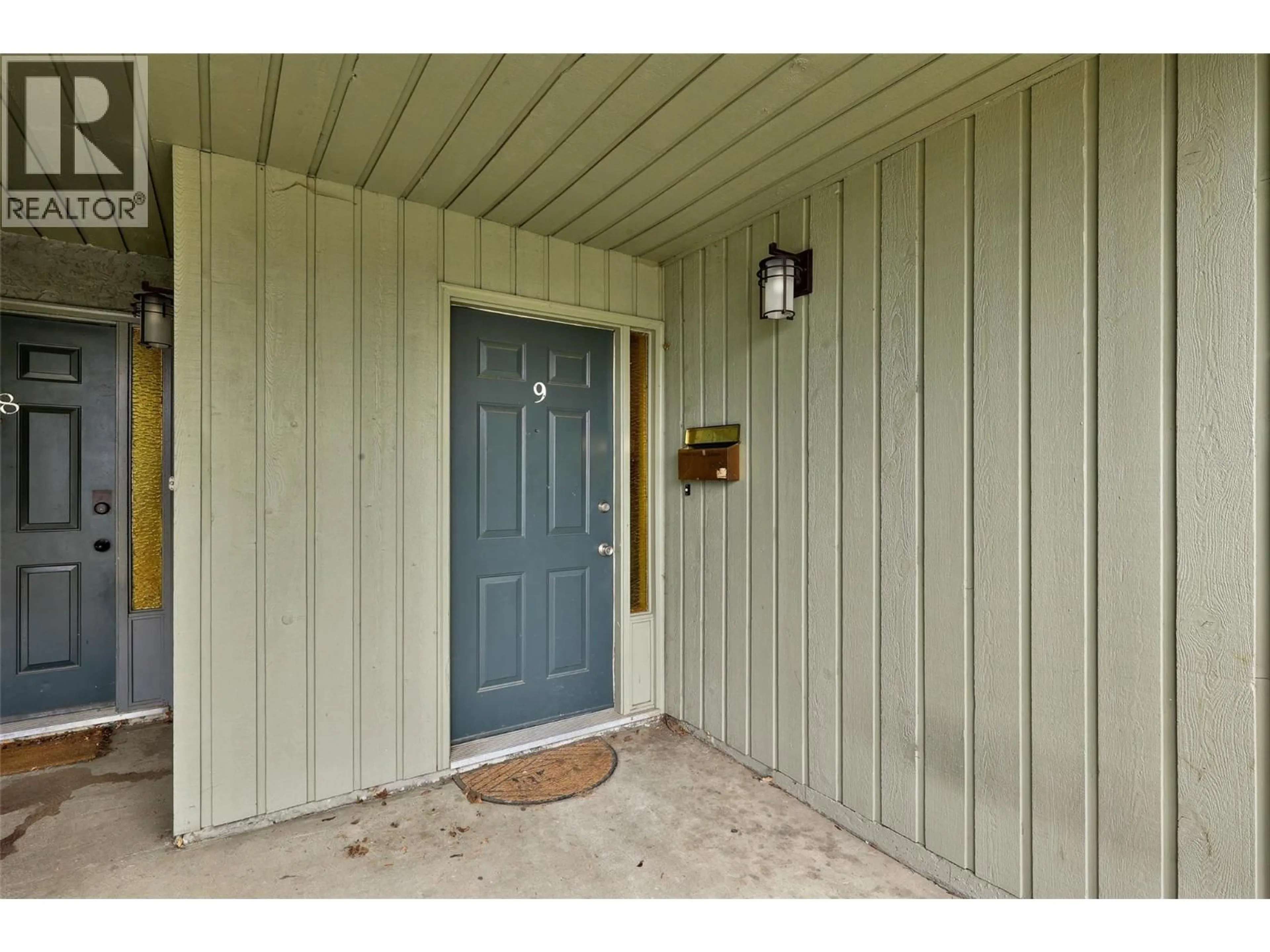 Indoor entryway for 9 - 1221 HUGH ALLAN DRIVE, Kamloops British Columbia V1S1M7