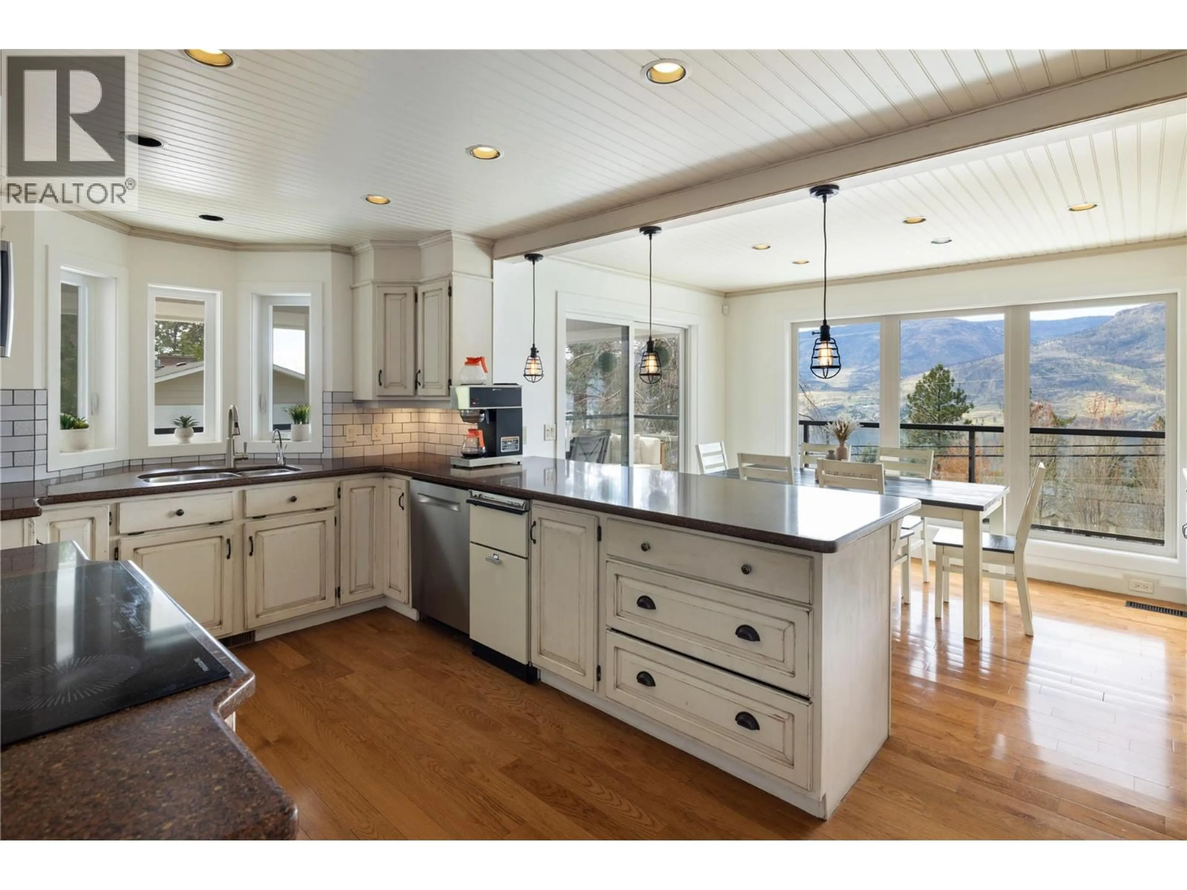 Open concept kitchen, unknown for 277 CLIFTON ROAD NORTH, Kelowna British Columbia V1V1N3