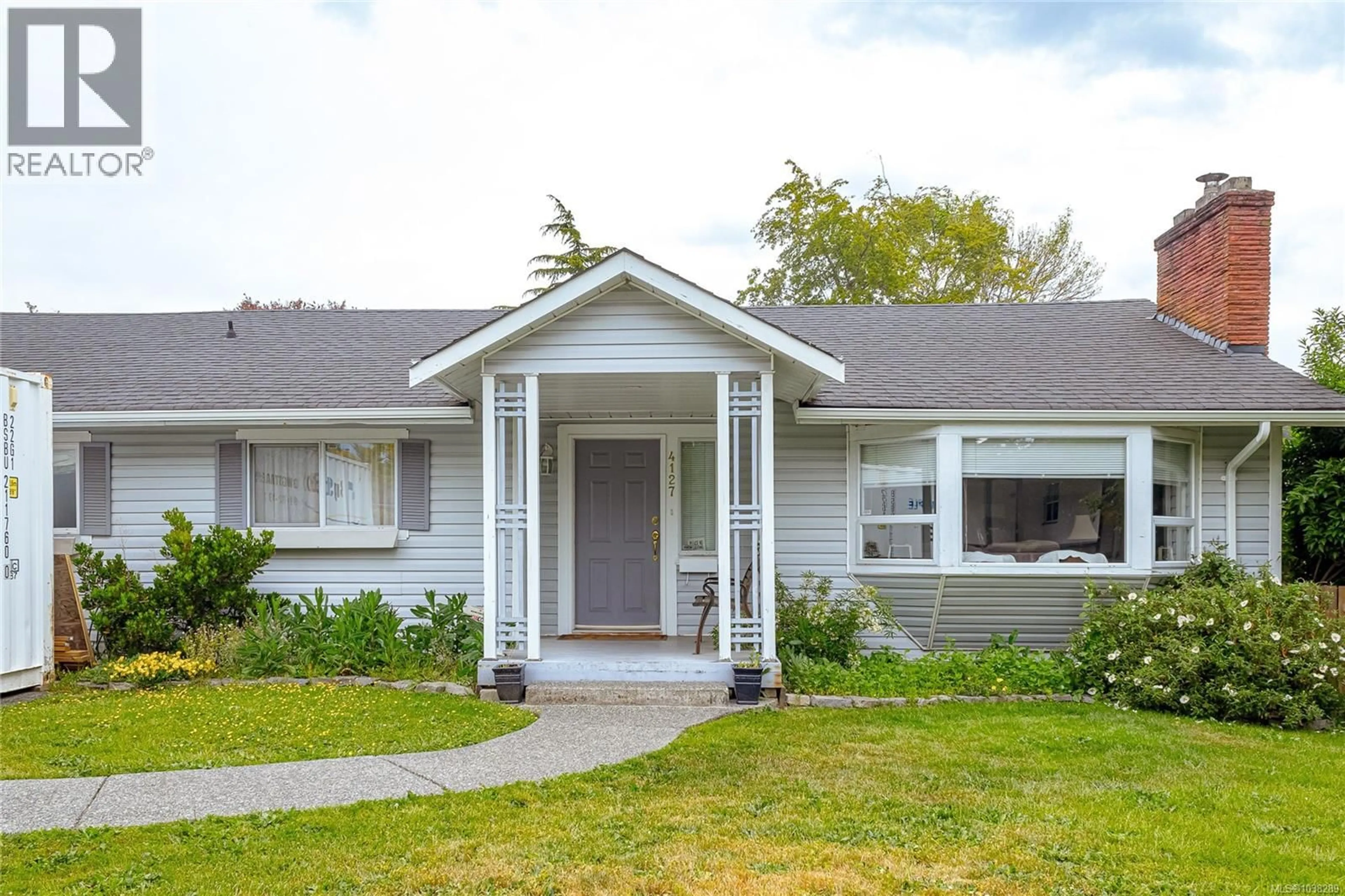 Home with vinyl exterior material, street for 4127 BIRTLES AVENUE, Saanich British Columbia V8Z3Z3