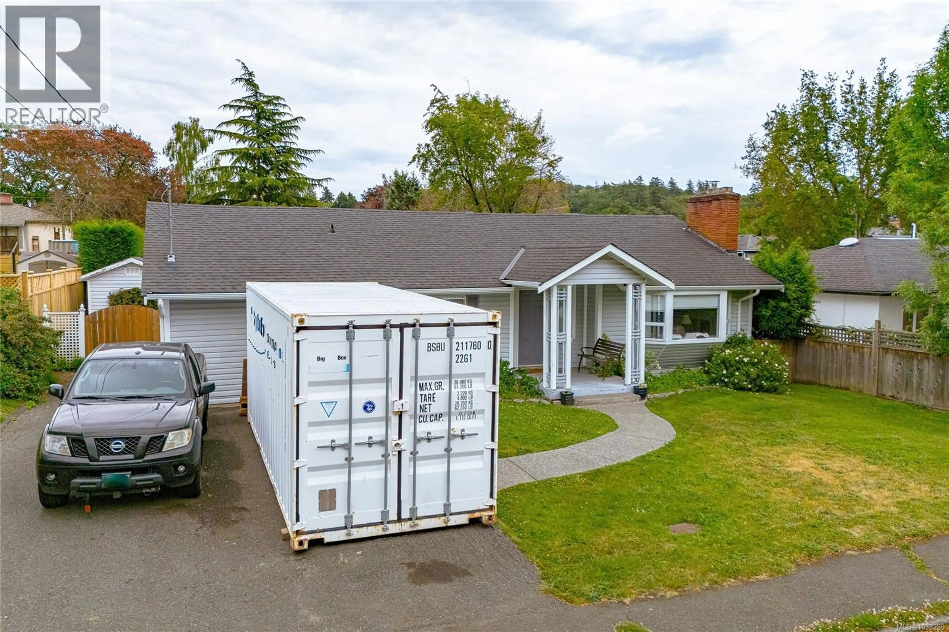 Home with vinyl exterior material, street for 4127 BIRTLES AVENUE, Saanich British Columbia V8Z3Z3
