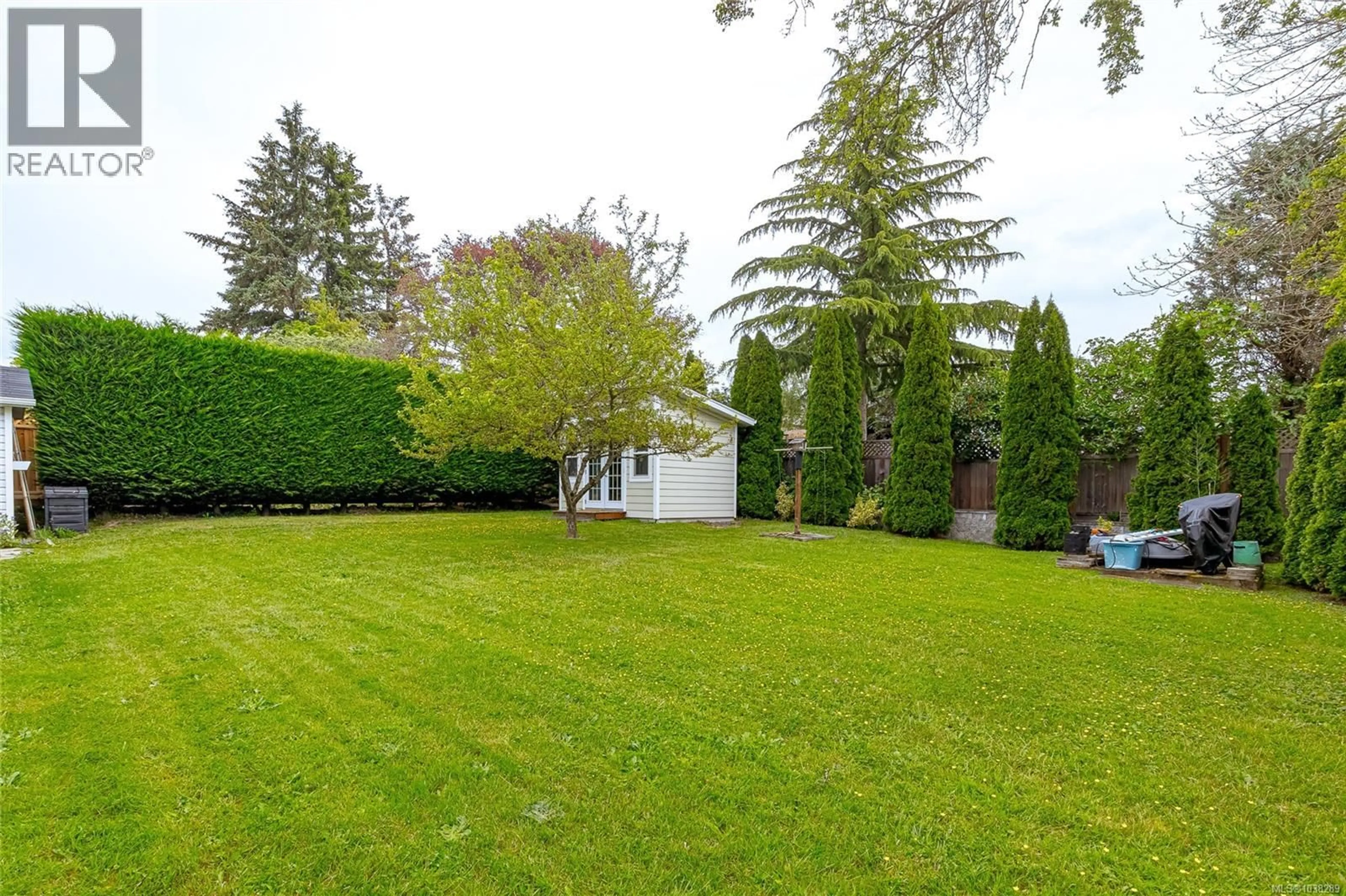 A pic from outside/outdoor area/front of a property/back of a property/a pic from drone, street for 4127 BIRTLES AVENUE, Saanich British Columbia V8Z3Z3