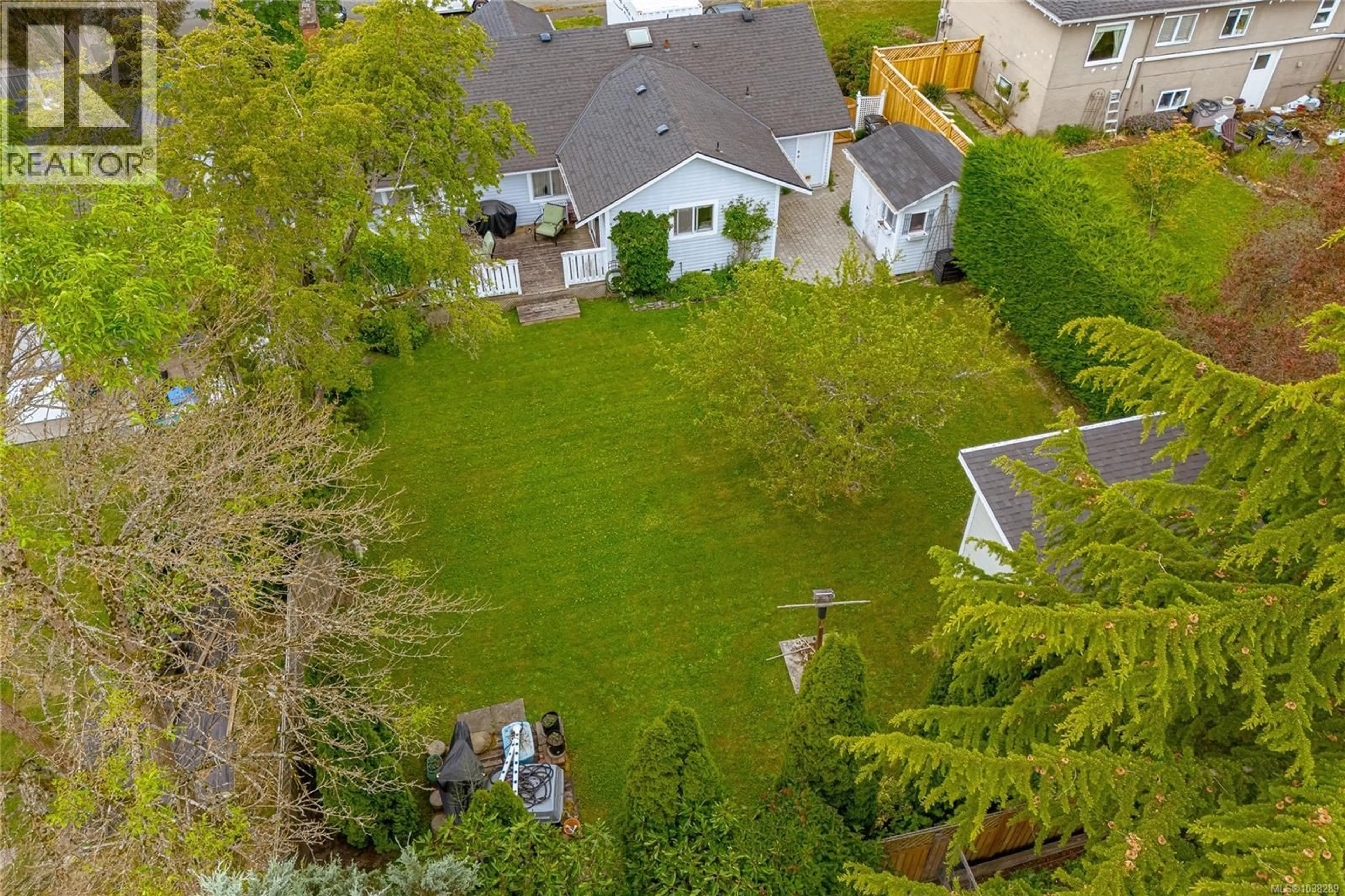 A pic from outside/outdoor area/front of a property/back of a property/a pic from drone, street for 4127 BIRTLES AVENUE, Saanich British Columbia V8Z3Z3