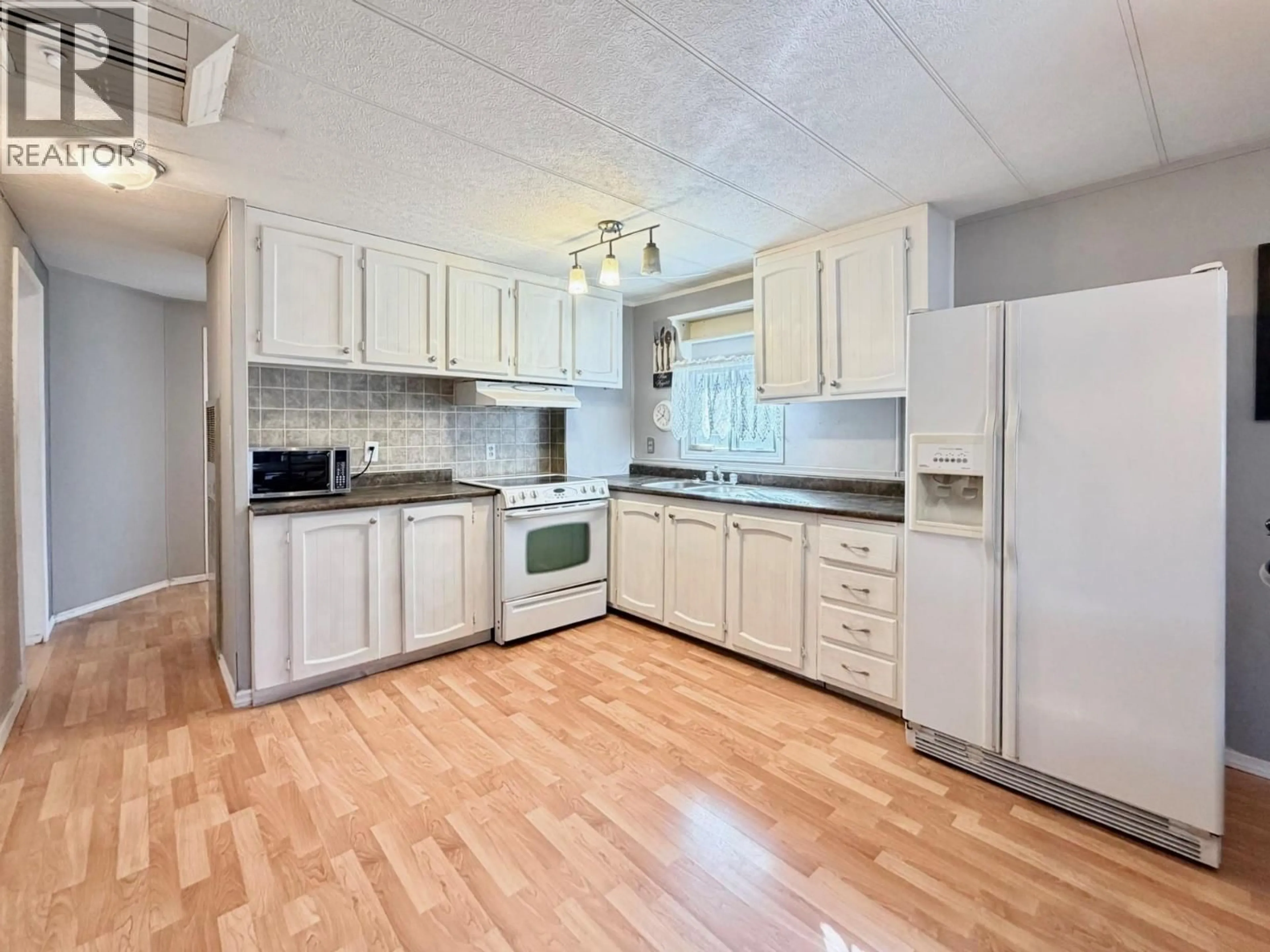 Standard kitchen, unknown for 40 - 197 DAUPHIN AVENUE, Penticton British Columbia V2A3S3
