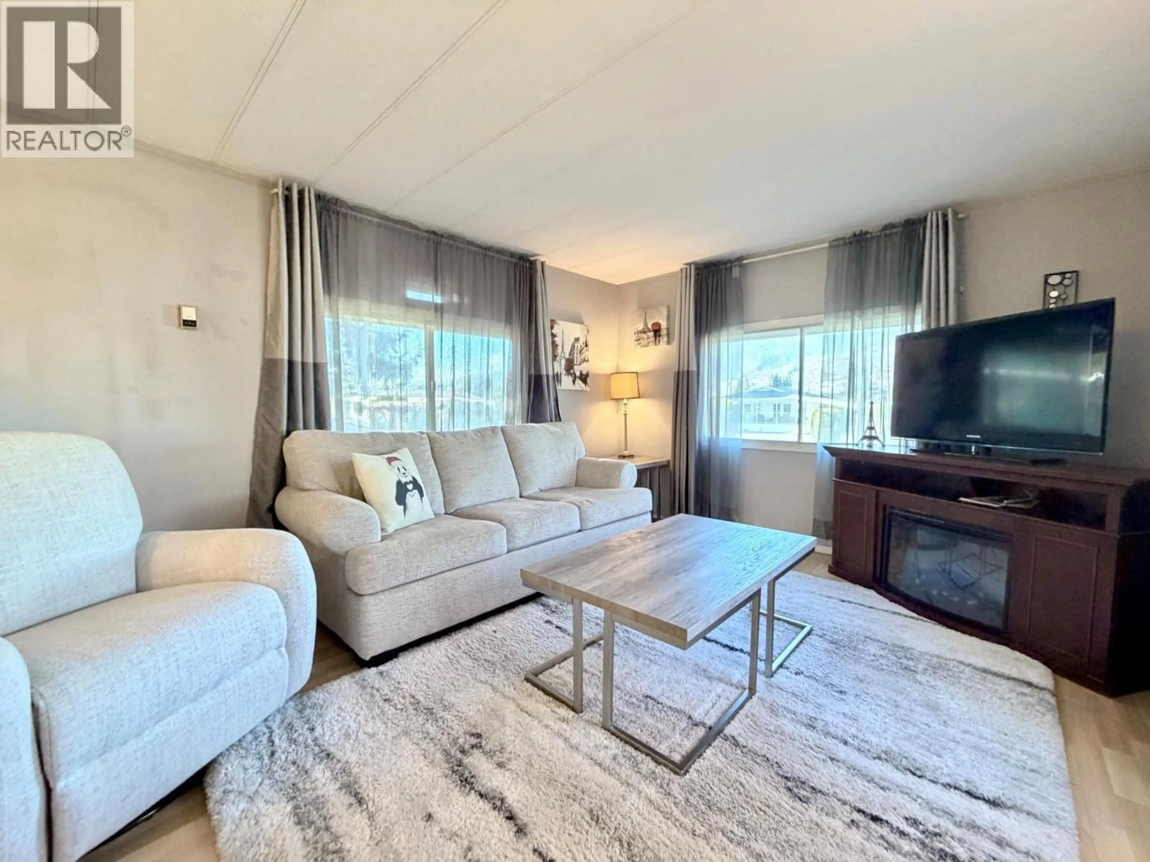 Living room with furniture, unknown for 40 - 197 DAUPHIN AVENUE, Penticton British Columbia V2A3S3