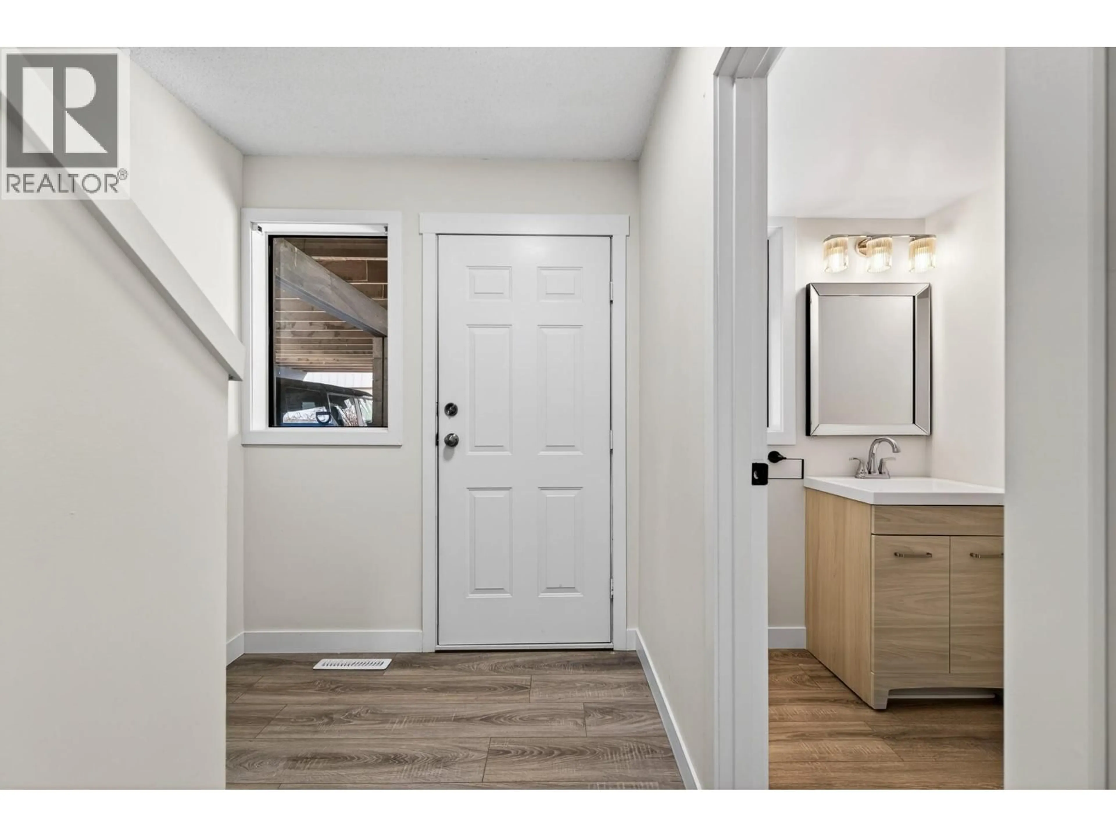 Indoor entryway for 29 - 249 KITCHENER CRESCENT, Kamloops British Columbia V2B1B9