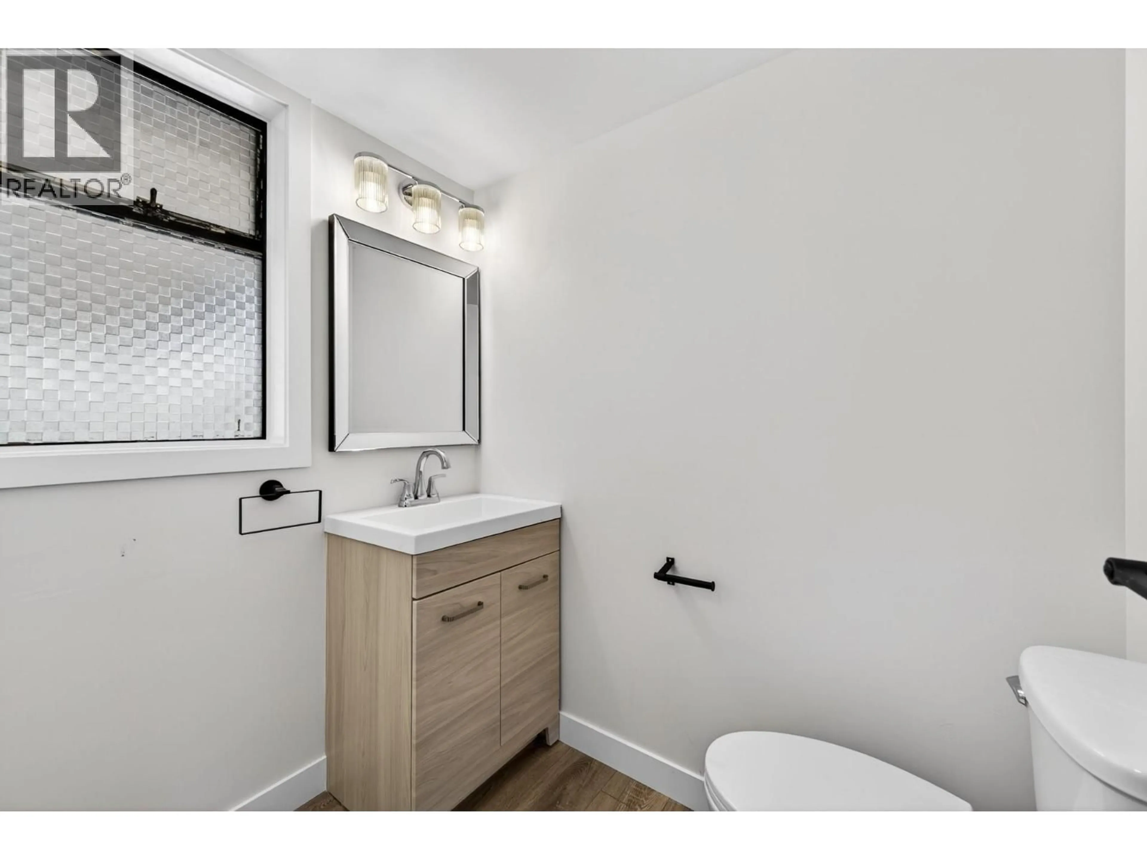 Standard bathroom, unknown for 29 - 249 KITCHENER CRESCENT, Kamloops British Columbia V2B1B9