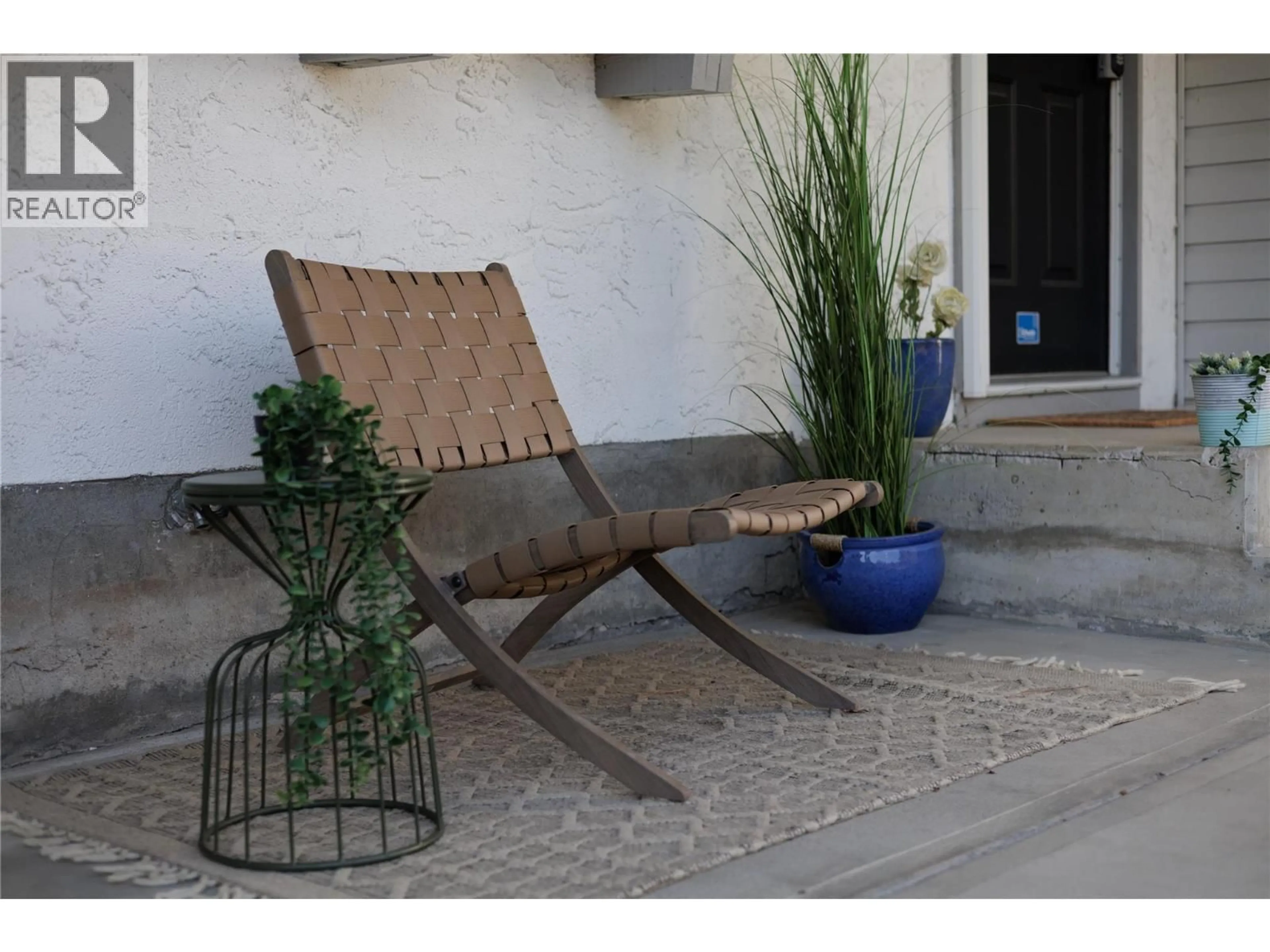 Patio, street for 300 GORDONHORN CRESCENT, Kamloops British Columbia V2E1G7