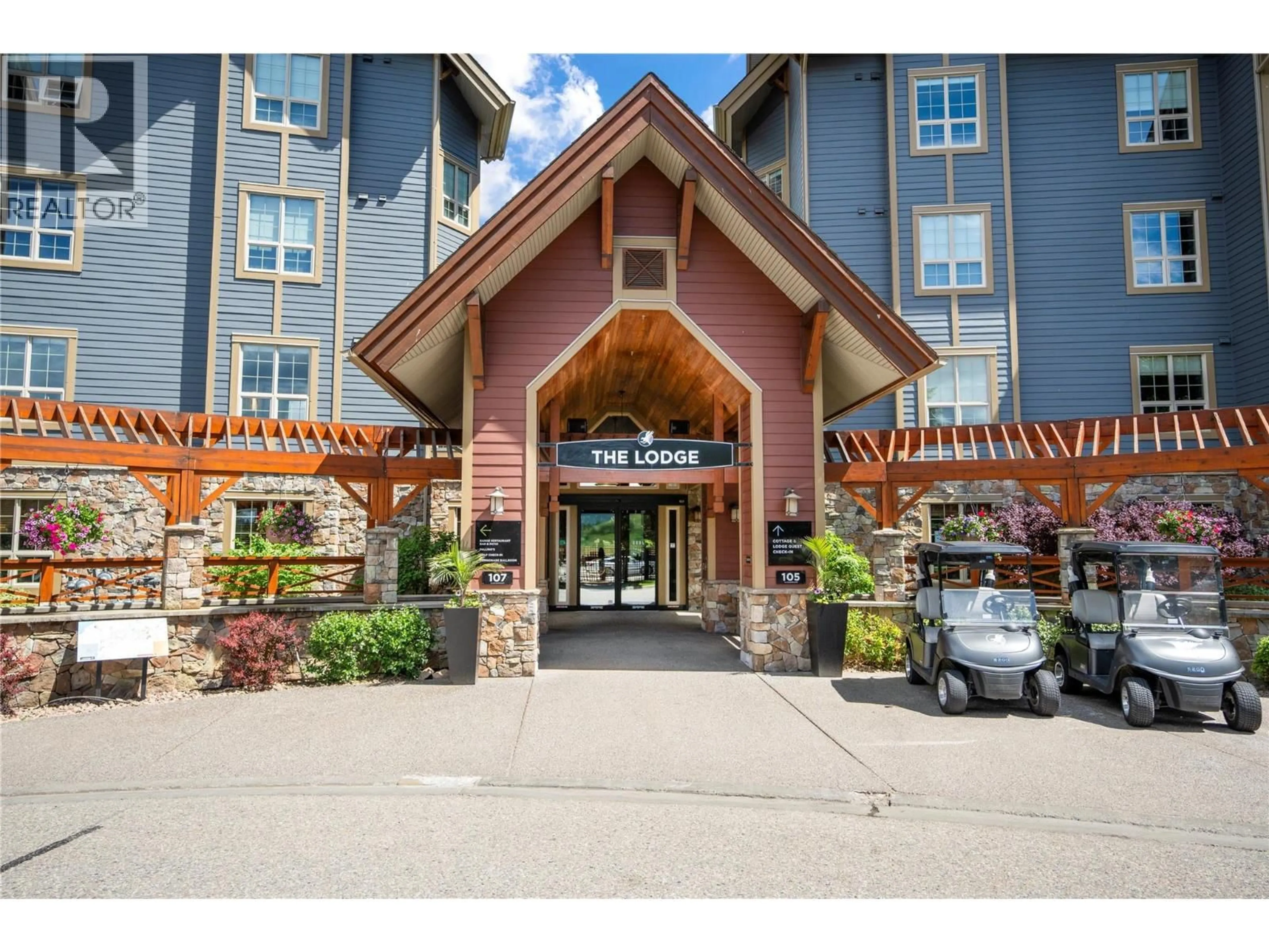 Indoor foyer for 132 - 101 VILLAGE CENTRE COURT, Vernon British Columbia V1H1Y8