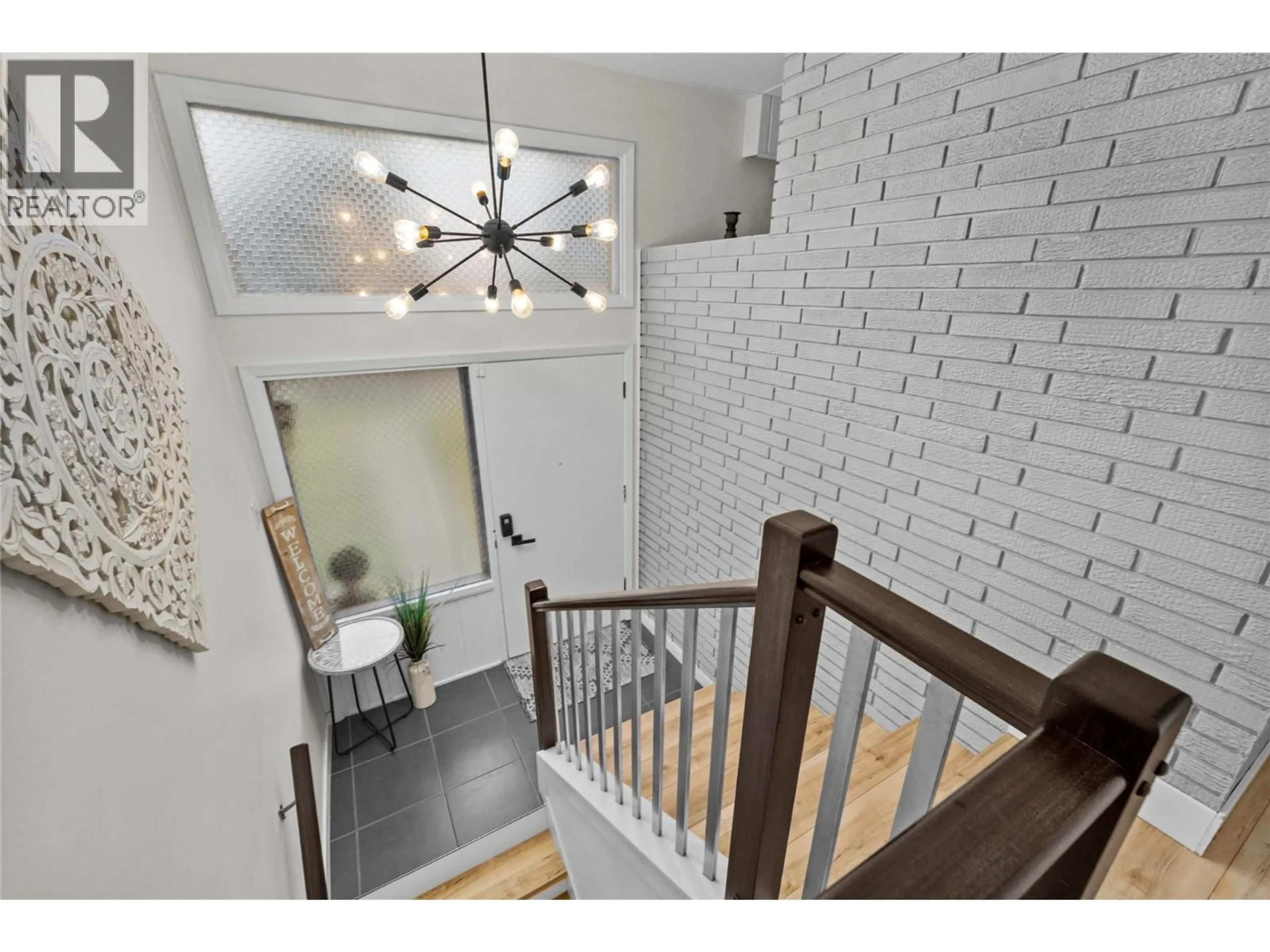 Indoor entryway for 1515 ROBINSON CRESCENT, Kamloops British Columbia V2C3J2