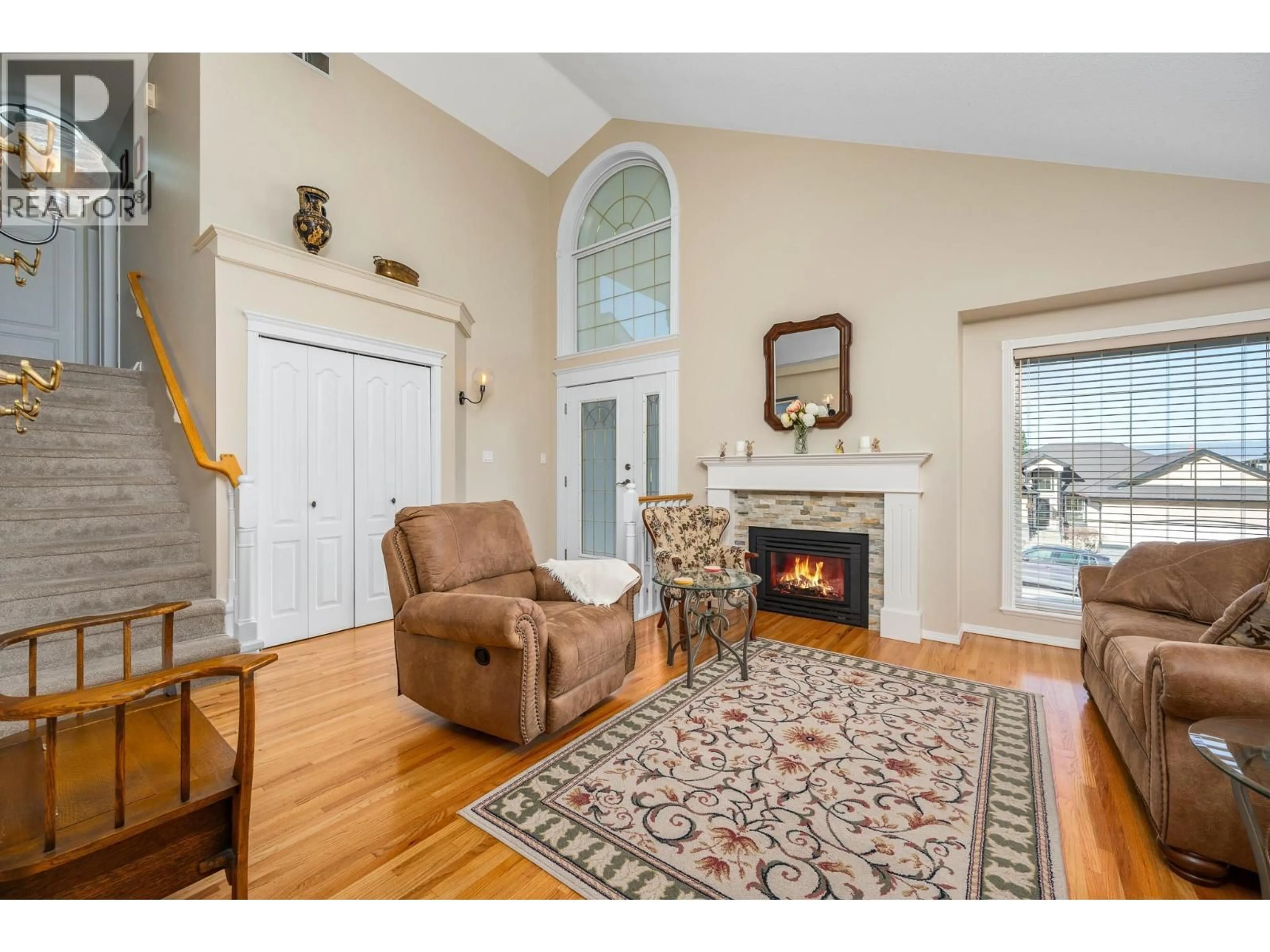 Living room with furniture, unknown for 867 MT. GRADY PLACE, Vernon British Columbia V1B2Z2