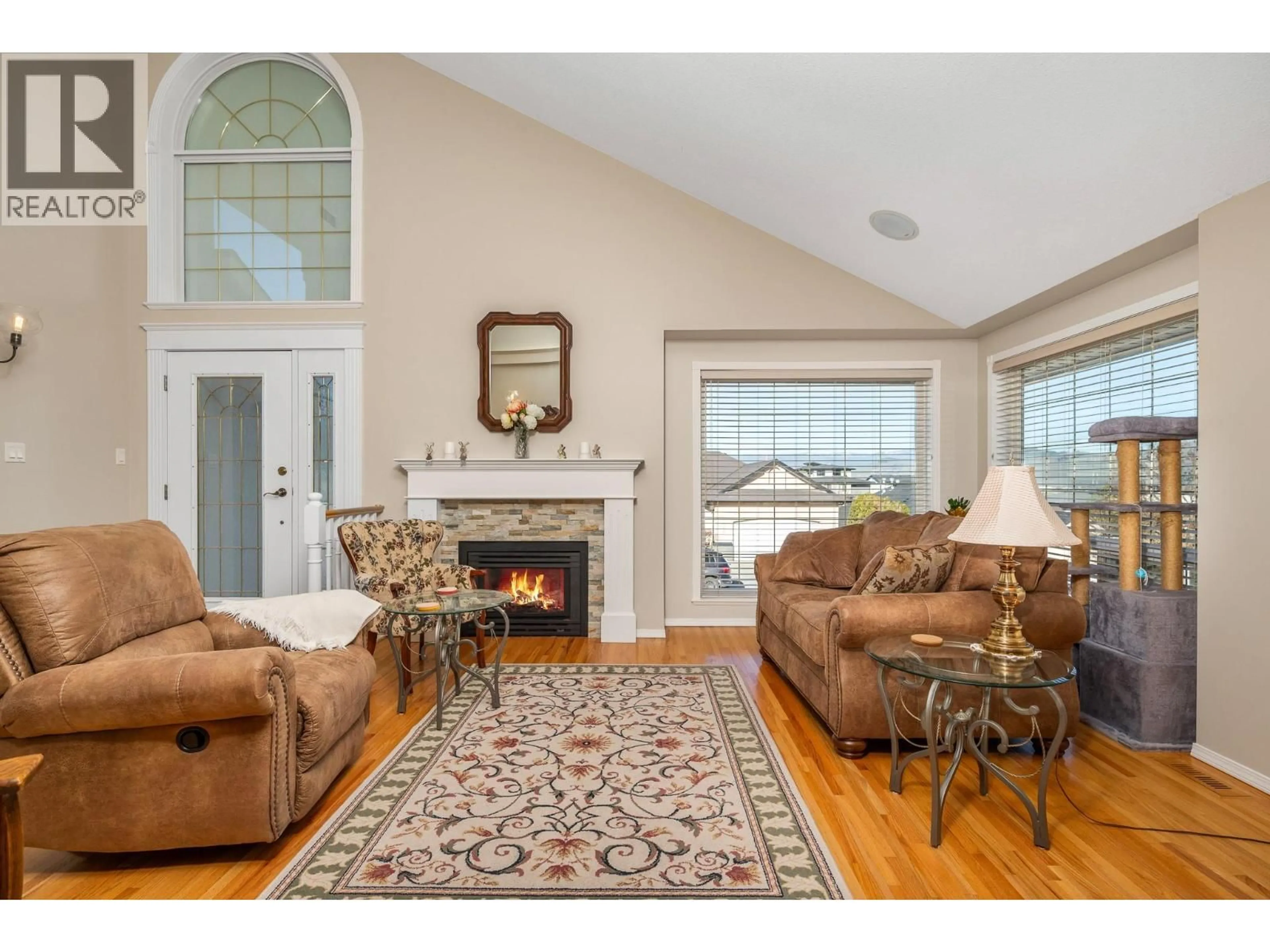 Living room with furniture, unknown for 867 MT. GRADY PLACE, Vernon British Columbia V1B2Z2