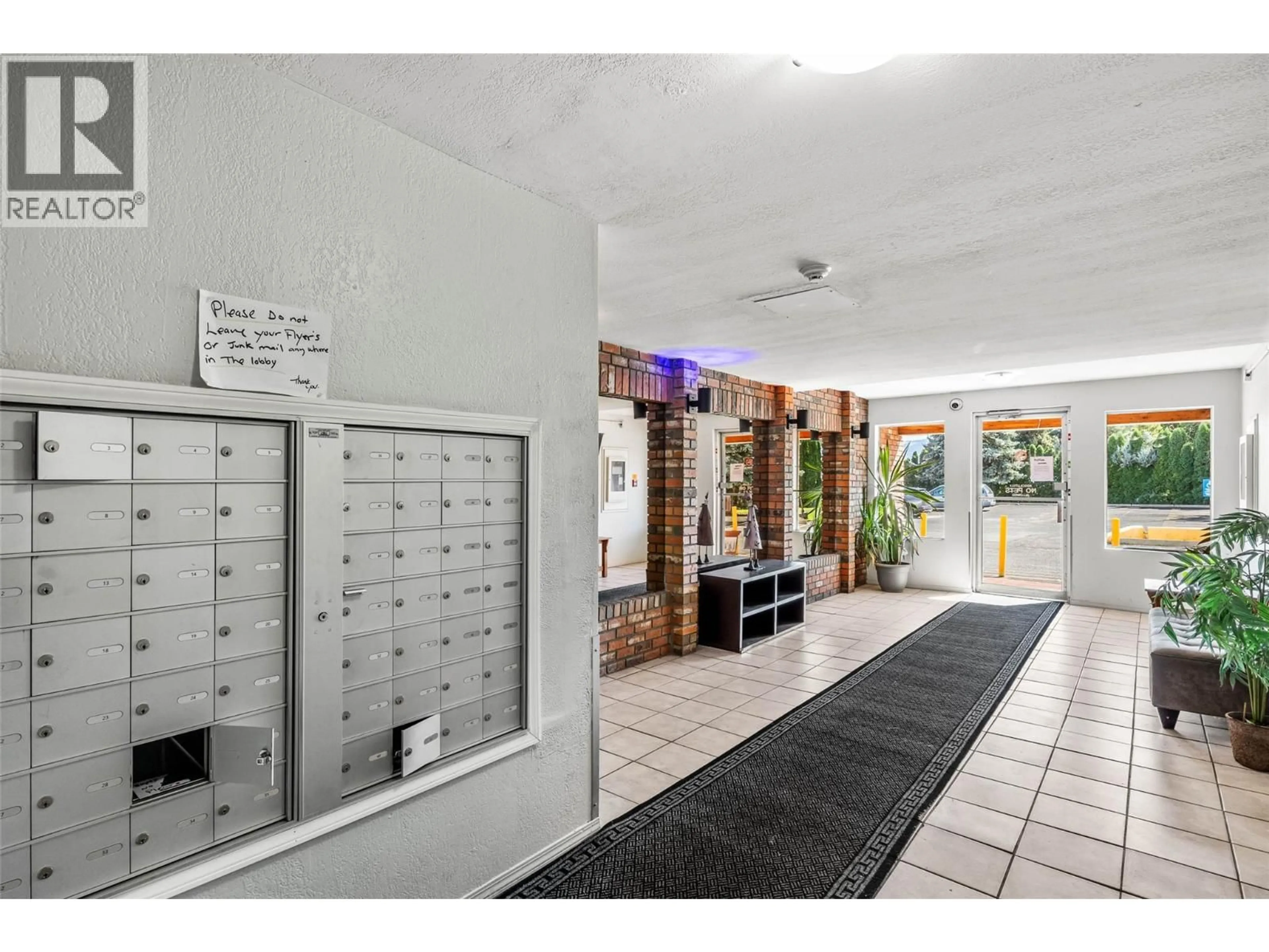 Indoor foyer for 209 - 1760 BRUNNER AVENUE, Kamloops British Columbia V2B3L7