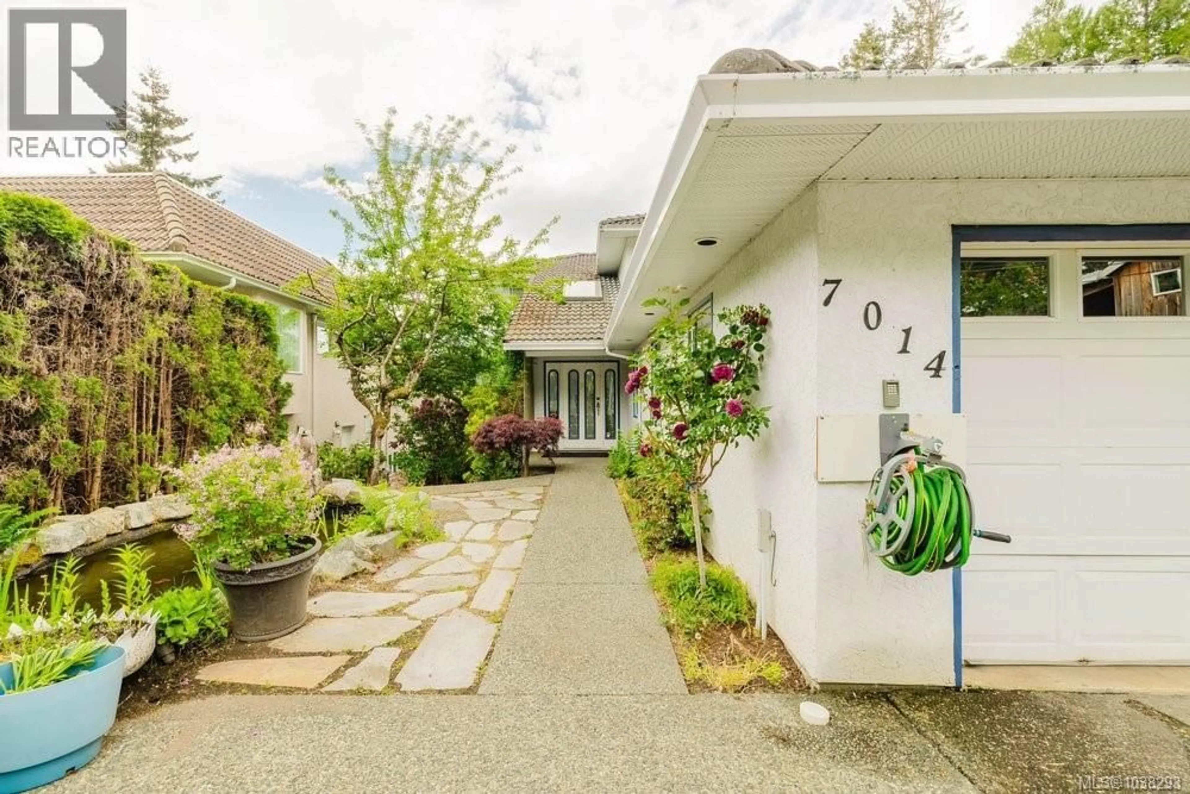 Patio, street for 7014 BRENTWOOD DRIVE, Central Saanich British Columbia V8M1B4