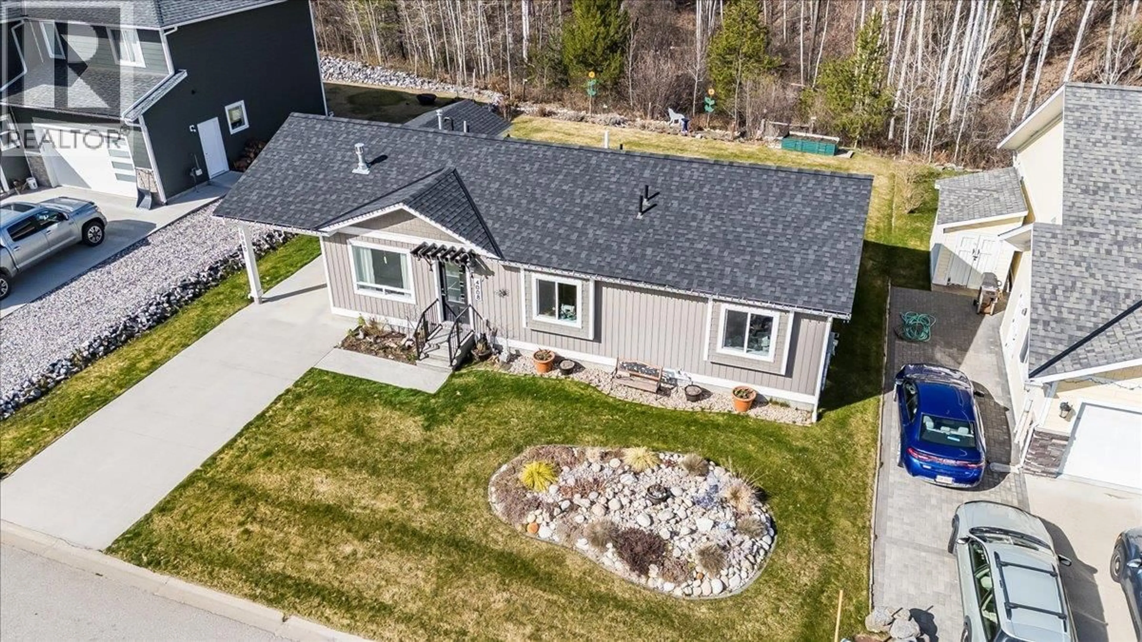 A pic from outside/outdoor area/front of a property/back of a property/a pic from drone, street for 4008 16TH AVENUE, Castlegar British Columbia V1N4A2
