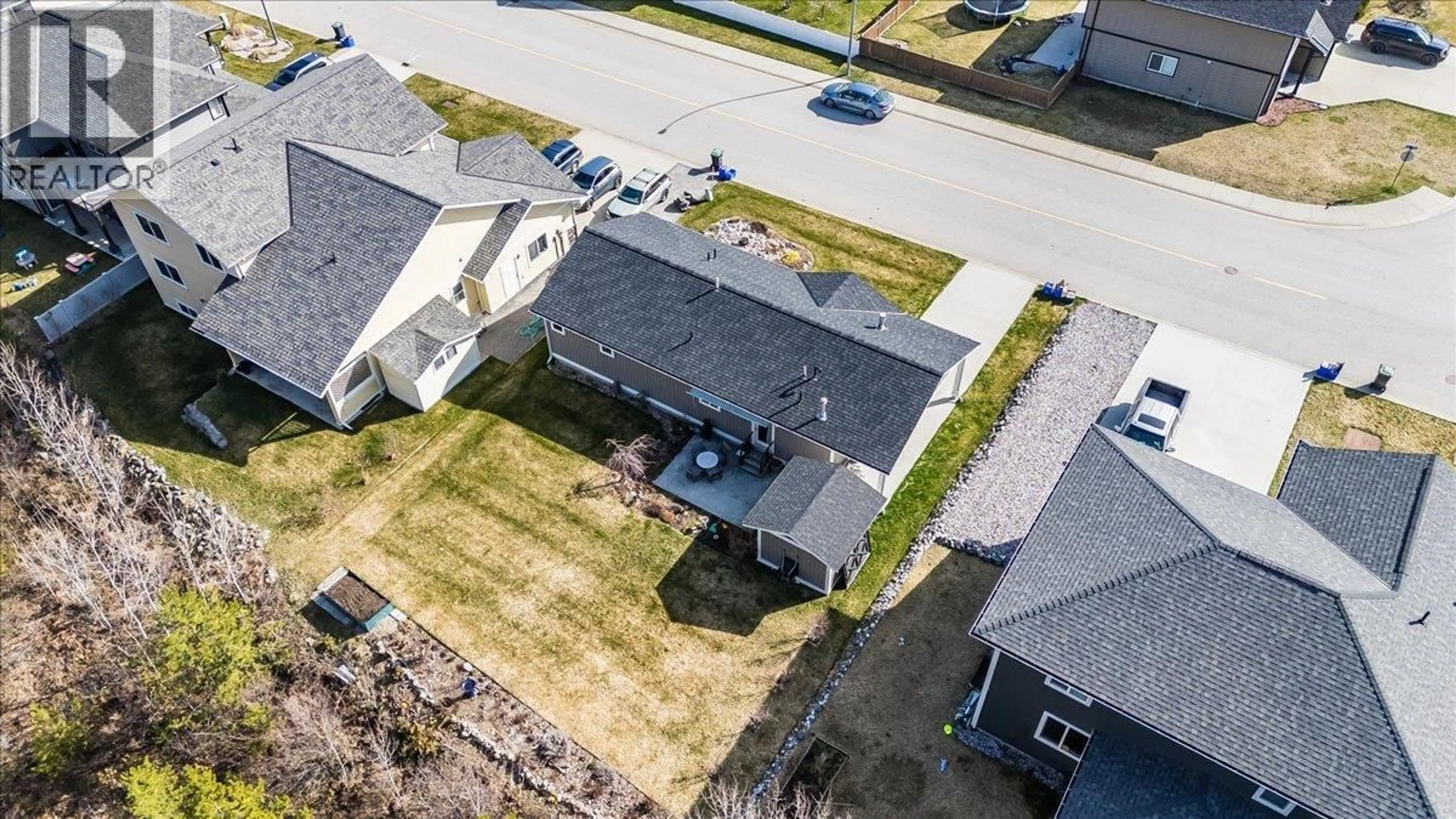 A pic from outside/outdoor area/front of a property/back of a property/a pic from drone, street for 4008 16TH AVENUE, Castlegar British Columbia V1N4A2