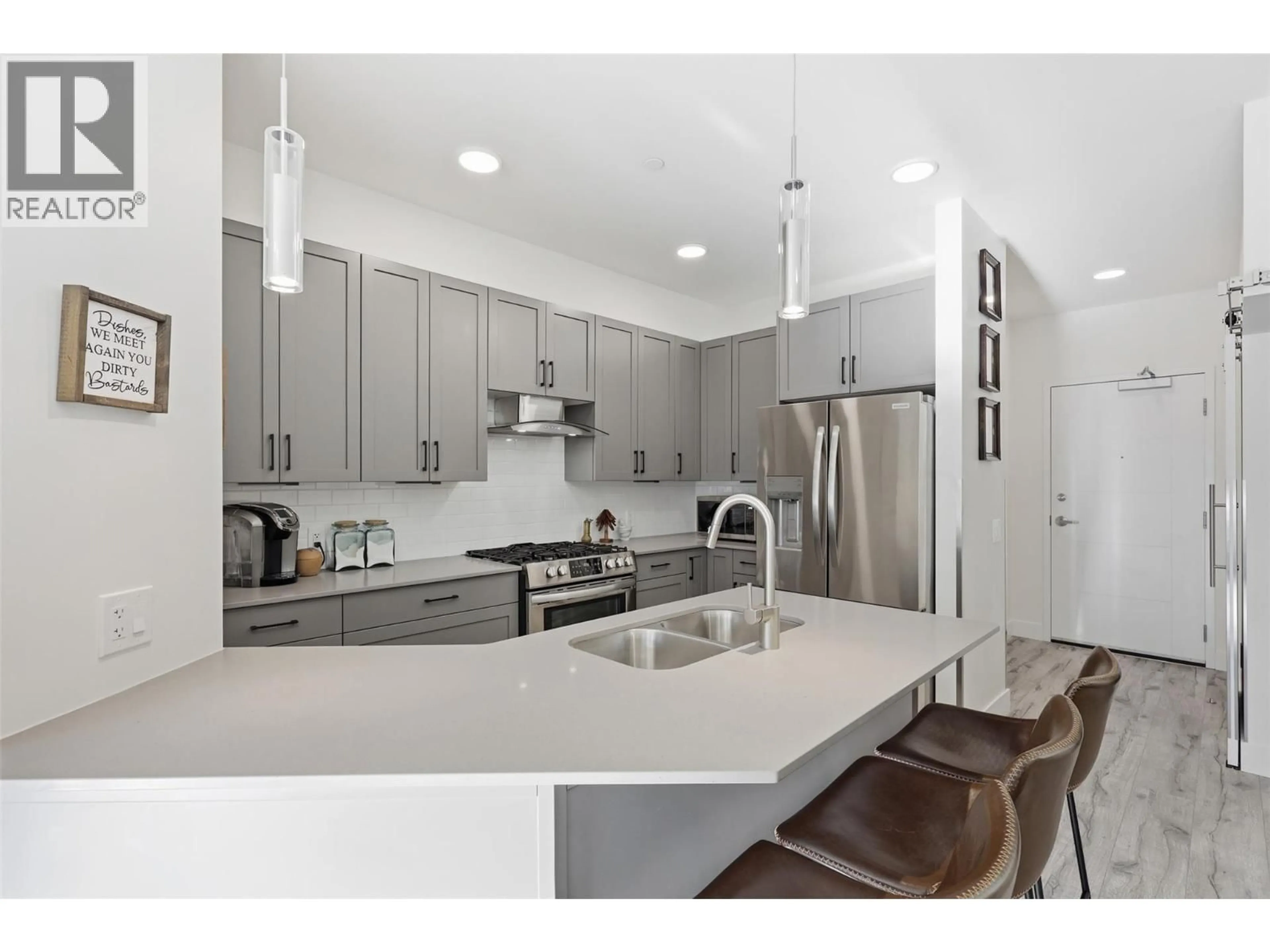 Open concept kitchen, ceramic/tile floor for 204 - 651 DUNES DRIVE, Kamloops British Columbia V2B8M8