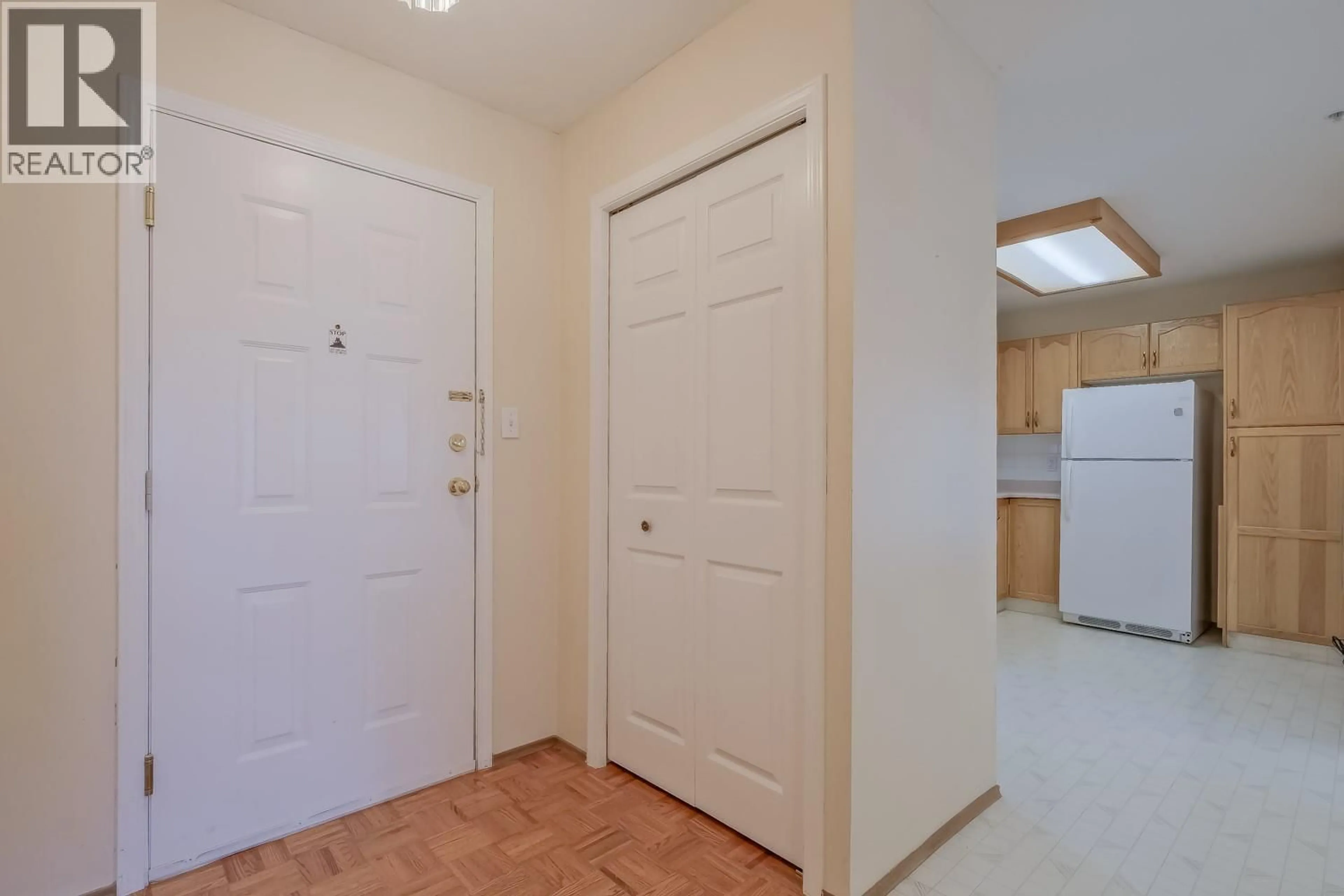 Indoor entryway for 211 - 130 ABBOTT STREET, Penticton British Columbia V2A8P3