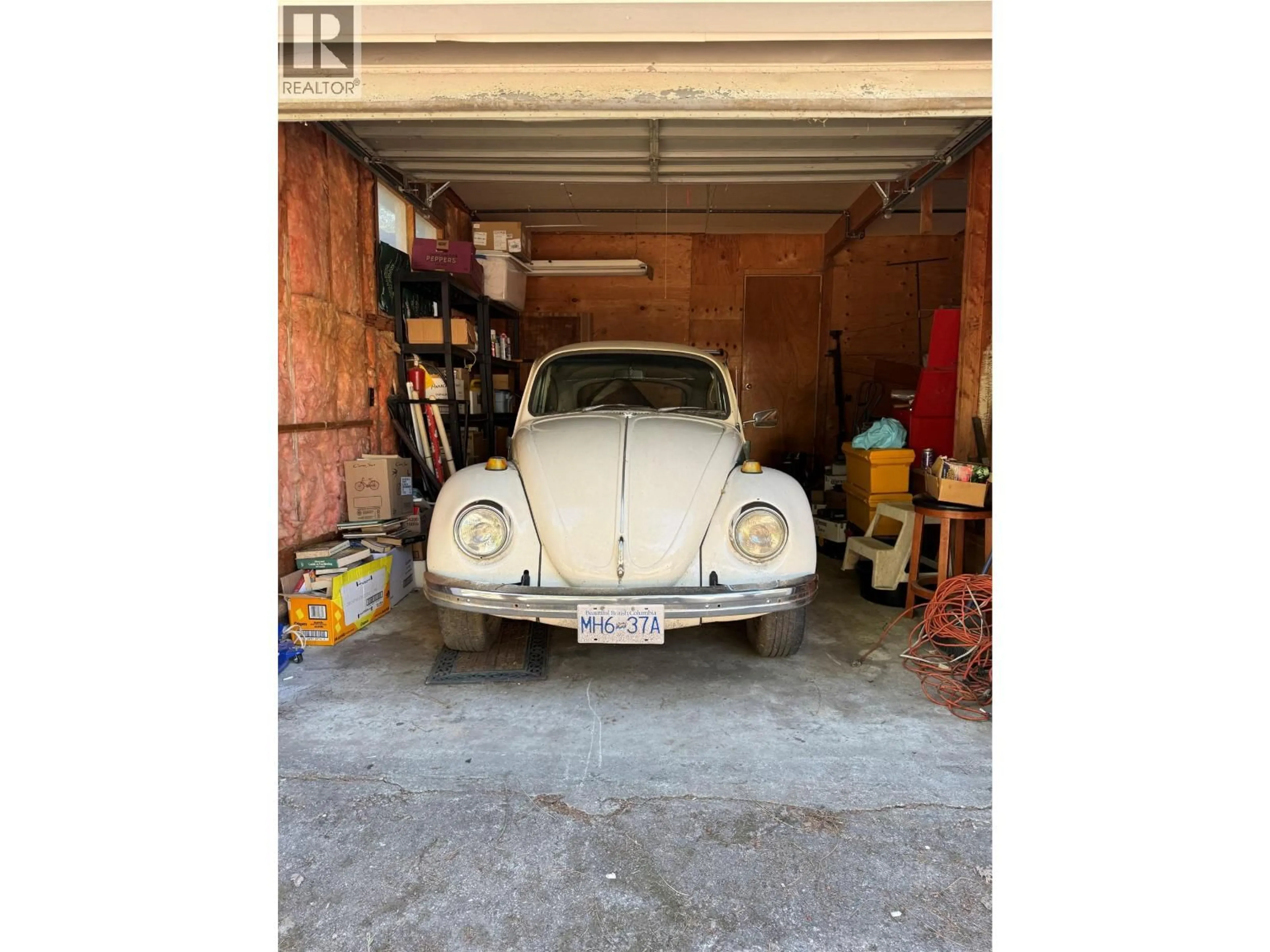 Indoor garage for 4630 HIGHWAY 3A HIGHWAY, Nelson British Columbia V1L6N3