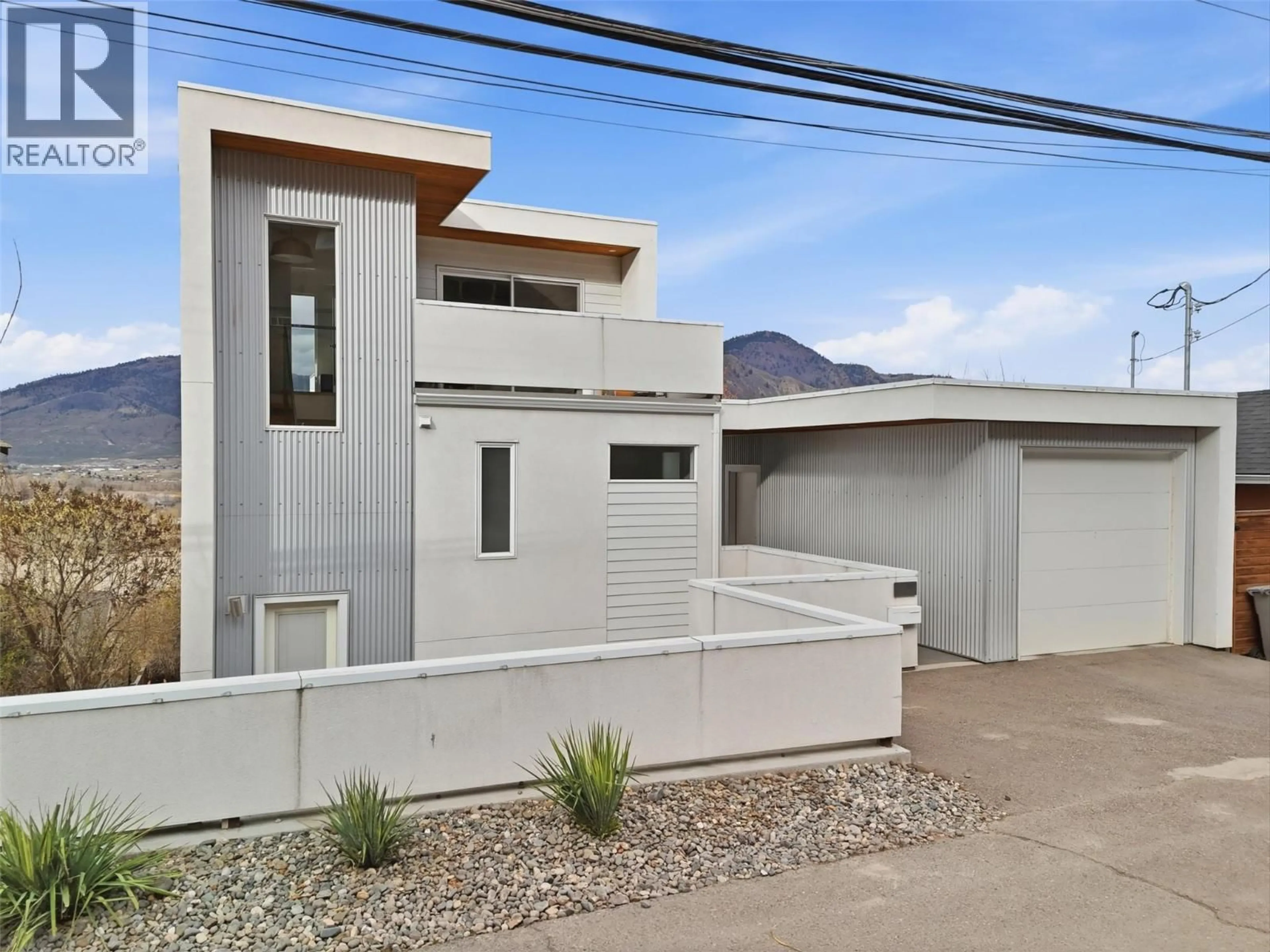 Home with vinyl exterior material, street for 360 ST PAUL STREET WEST, Kamloops British Columbia V2C1G4