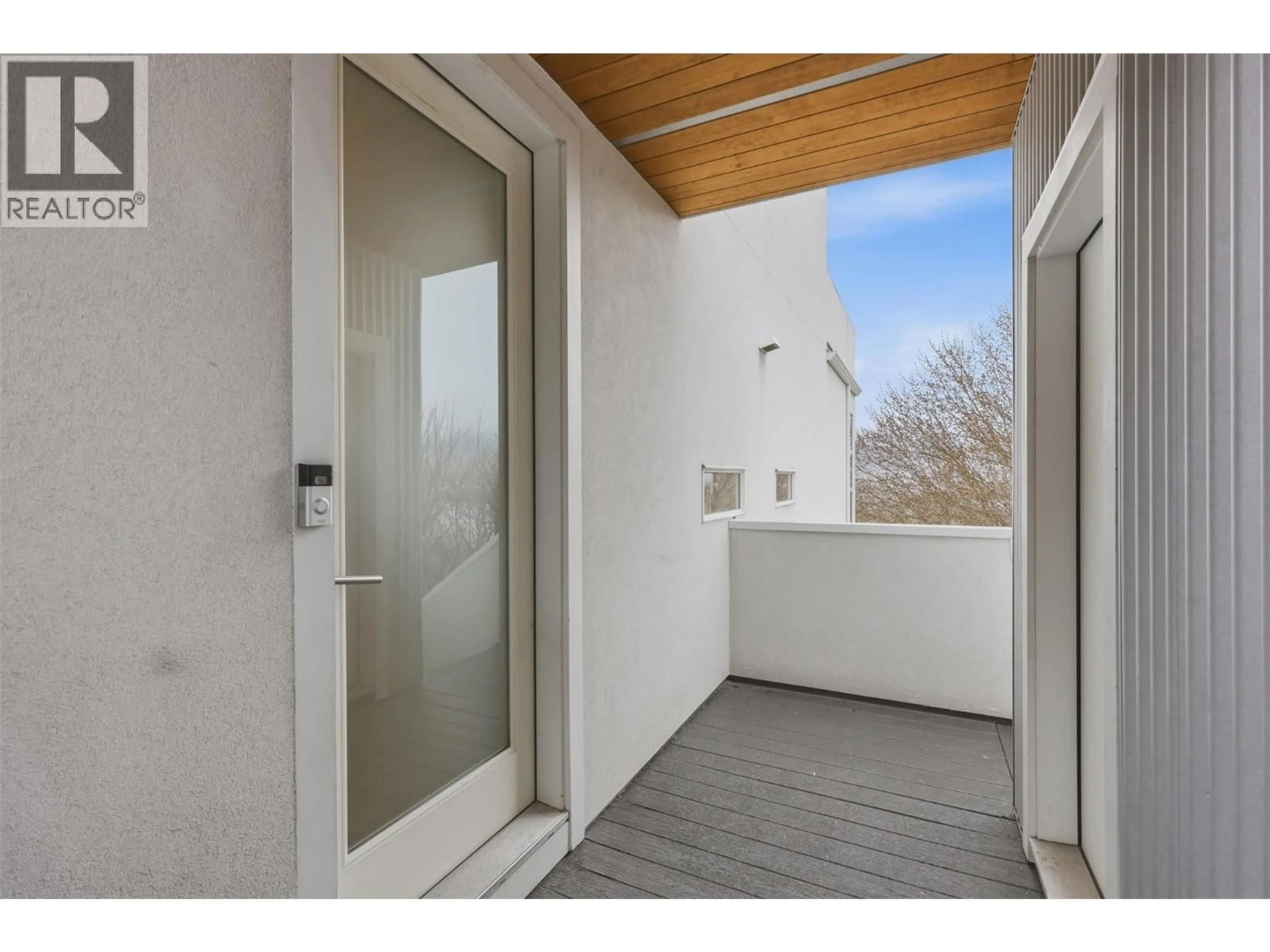 Indoor entryway for 360 ST PAUL STREET WEST, Kamloops British Columbia V2C1G4