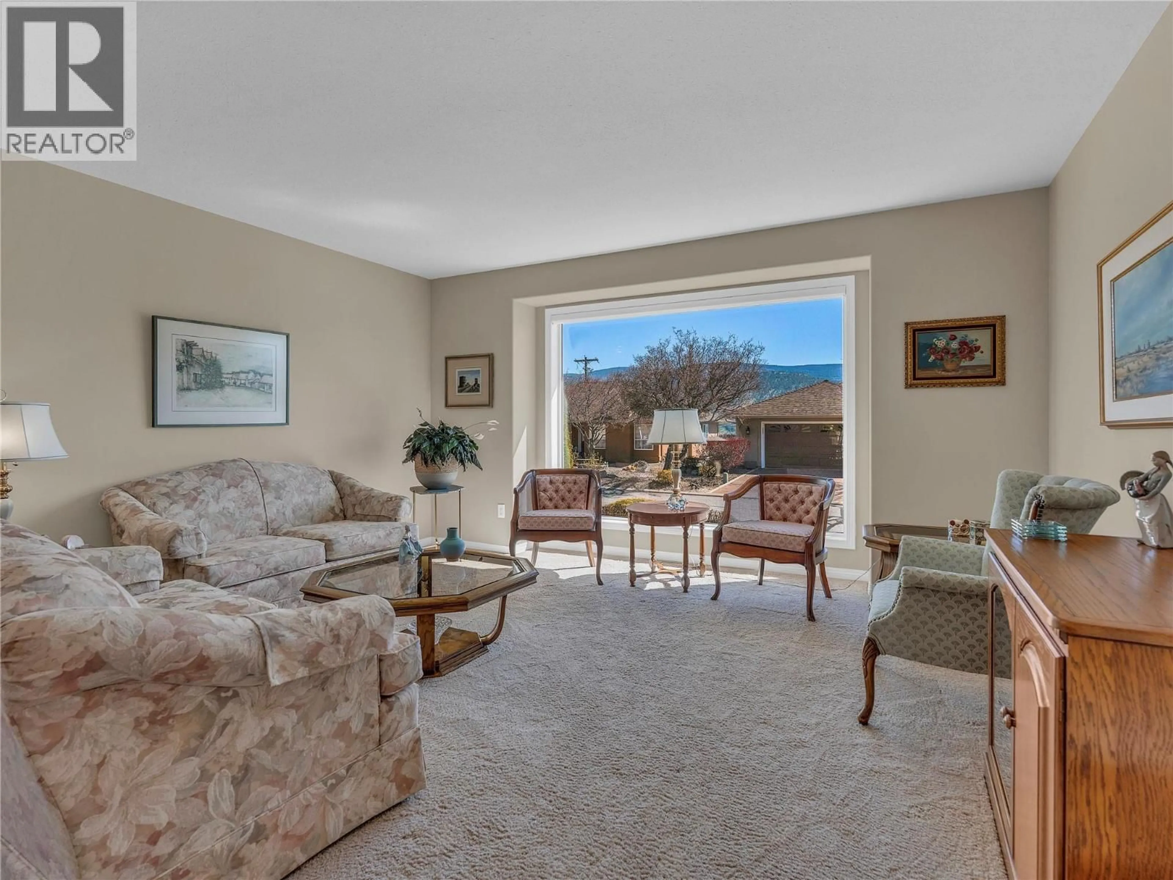 Living room with furniture, unknown for 443 RIDGE PLACE, Penticton British Columbia V2A8N7