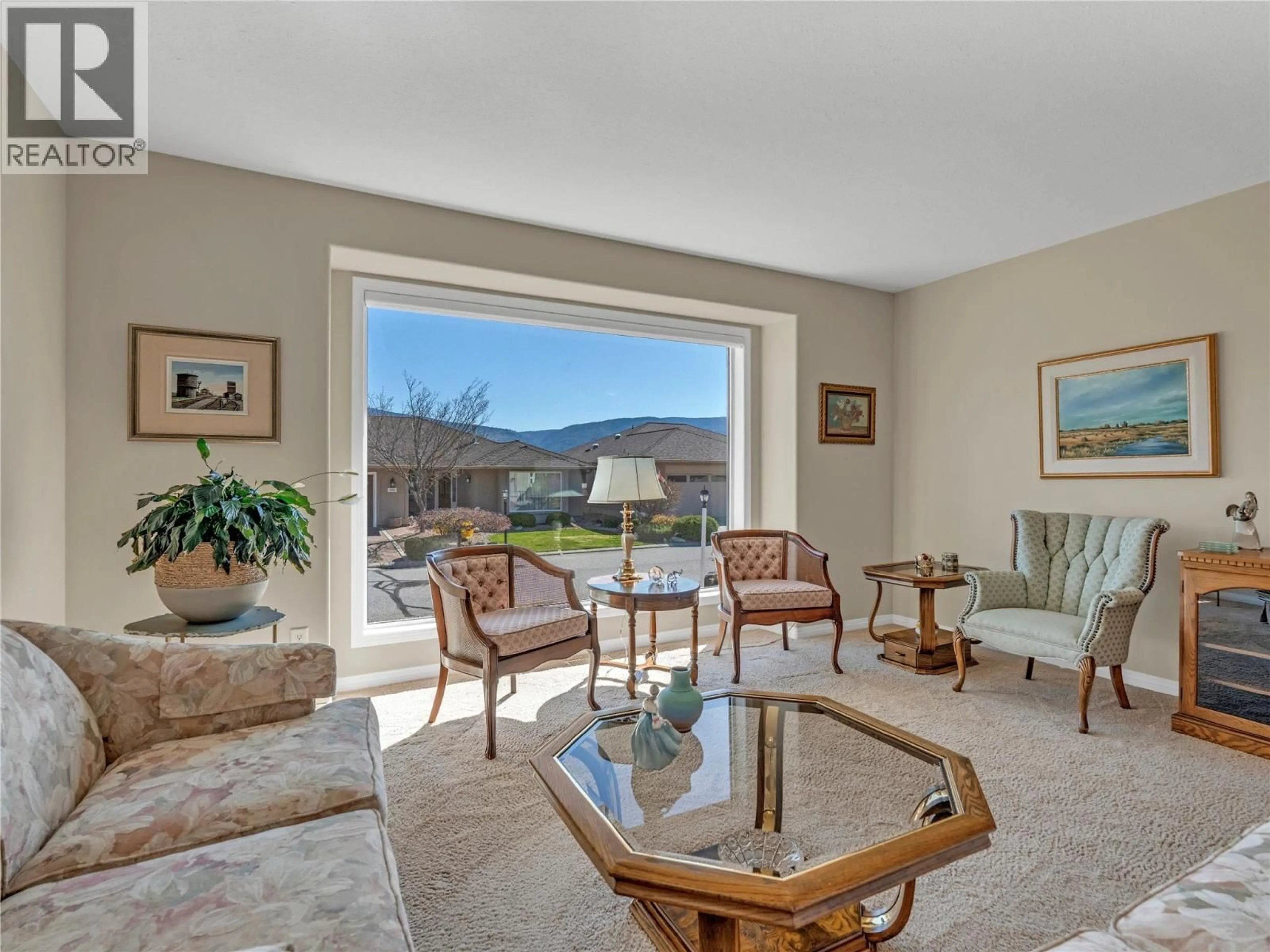 Living room with furniture, unknown for 443 RIDGE PLACE, Penticton British Columbia V2A8N7