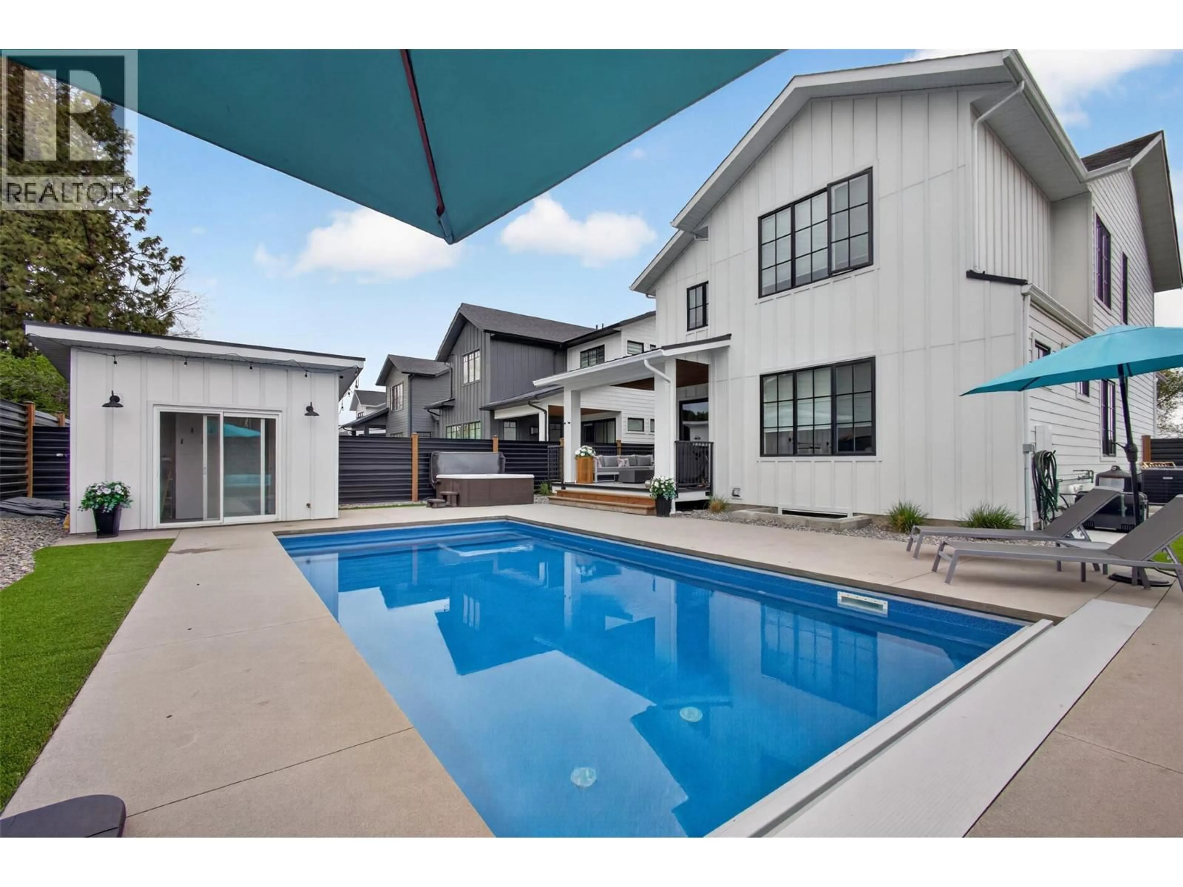 Pool for 697 BALSAM ROAD, Kelowna British Columbia V1W1C1