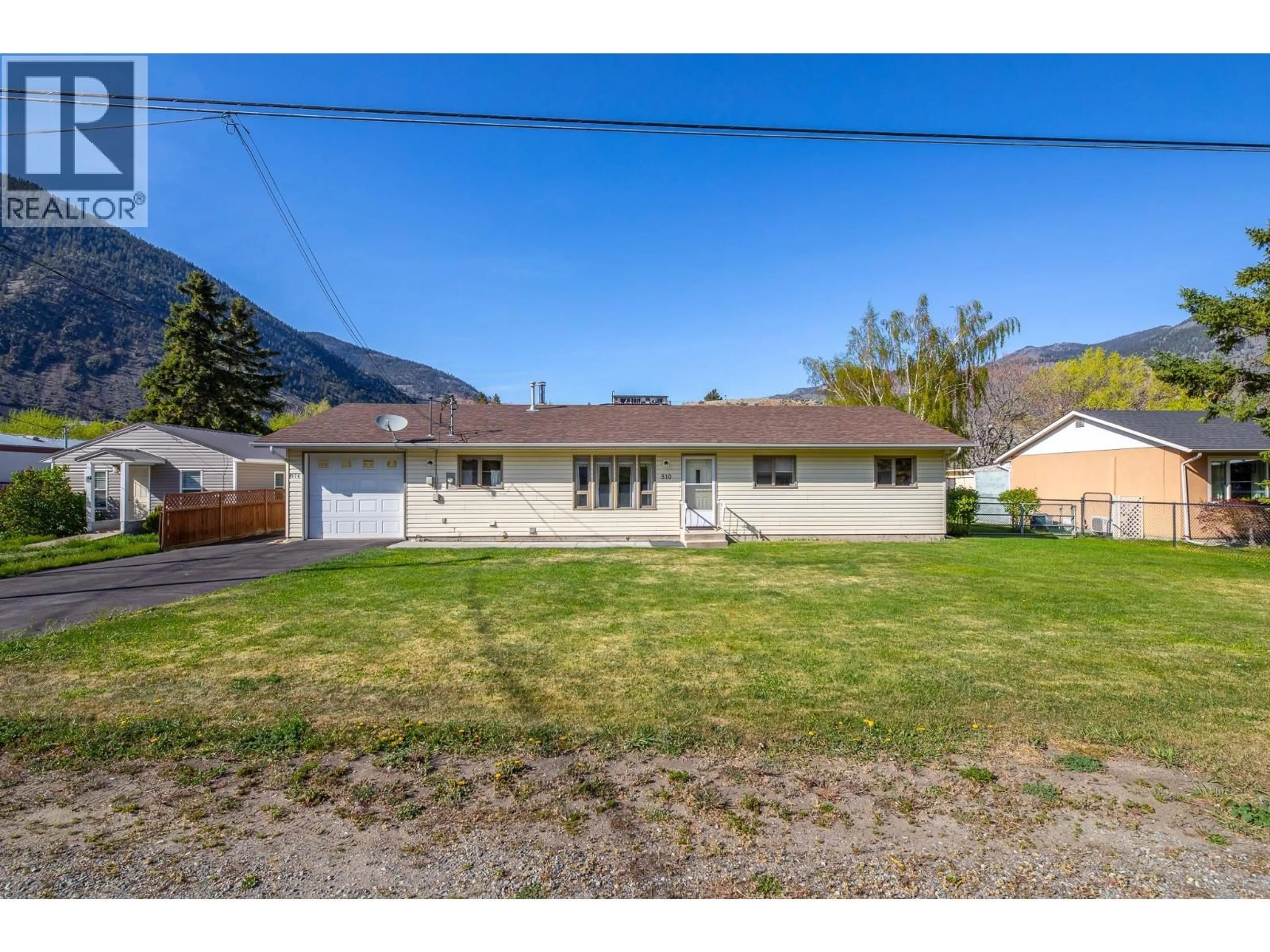 A pic from outside/outdoor area/front of a property/back of a property/a pic from drone, mountain view for 510 6TH AVENUE, Keremeos British Columbia V0X1N3